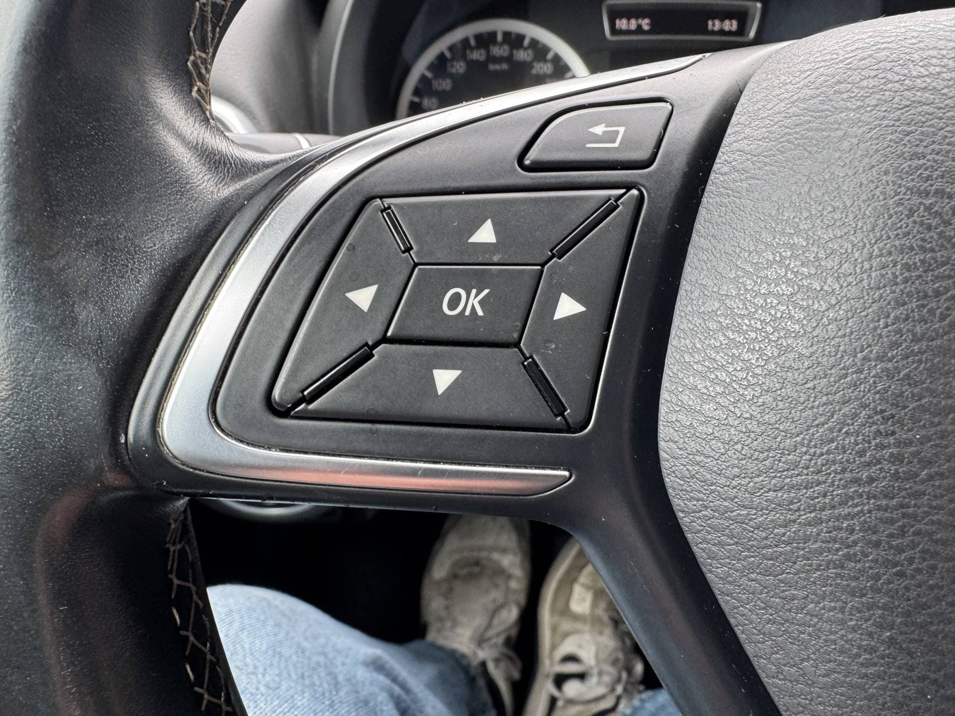 Infiniti Q thumbnail 24