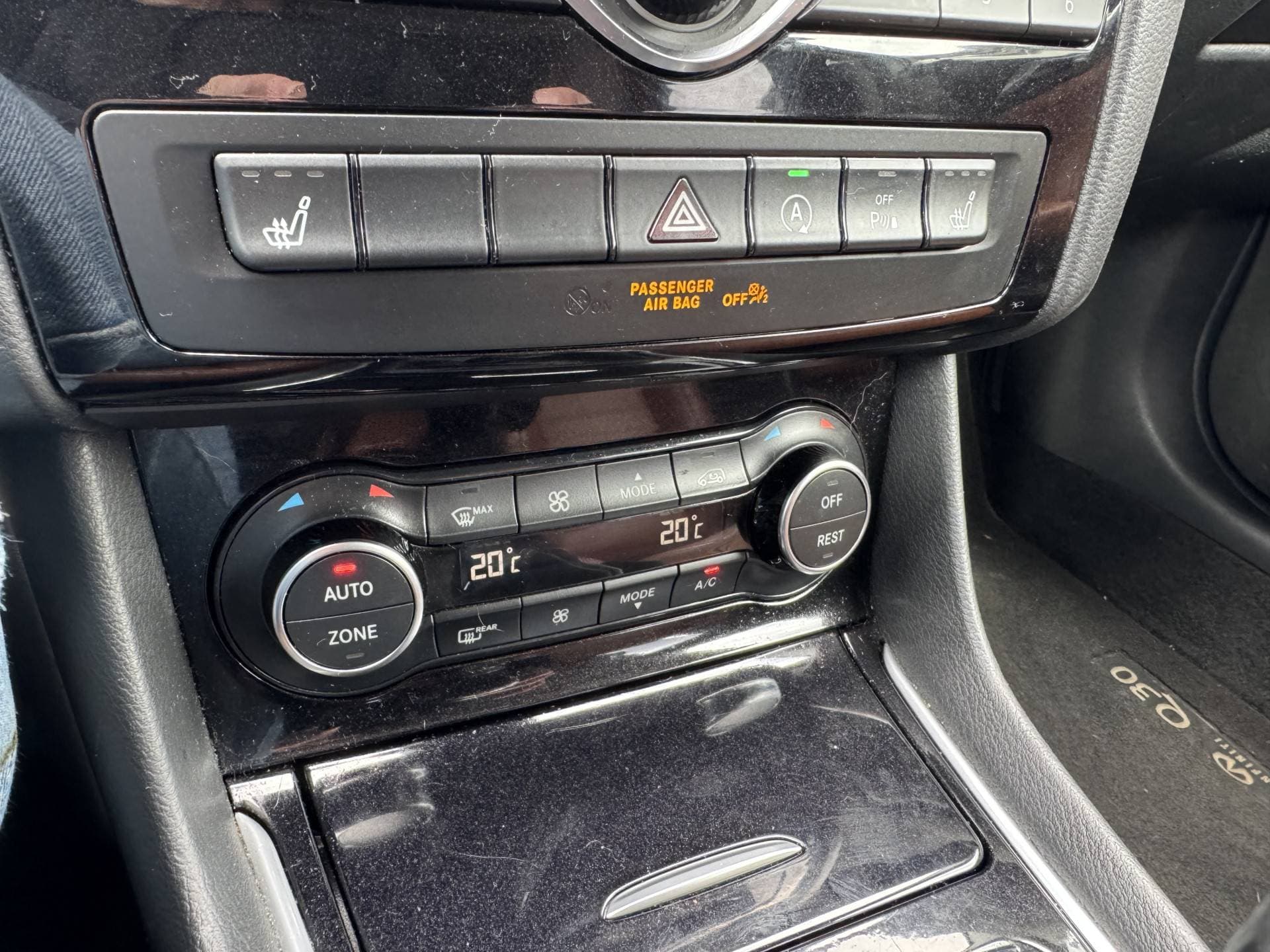 Infiniti Q thumbnail 25