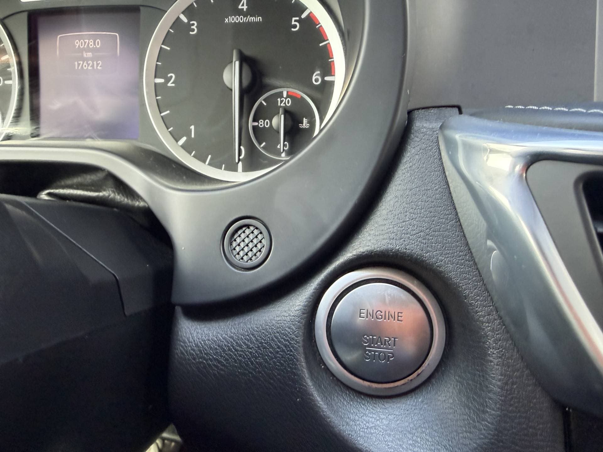 Infiniti Q thumbnail 29