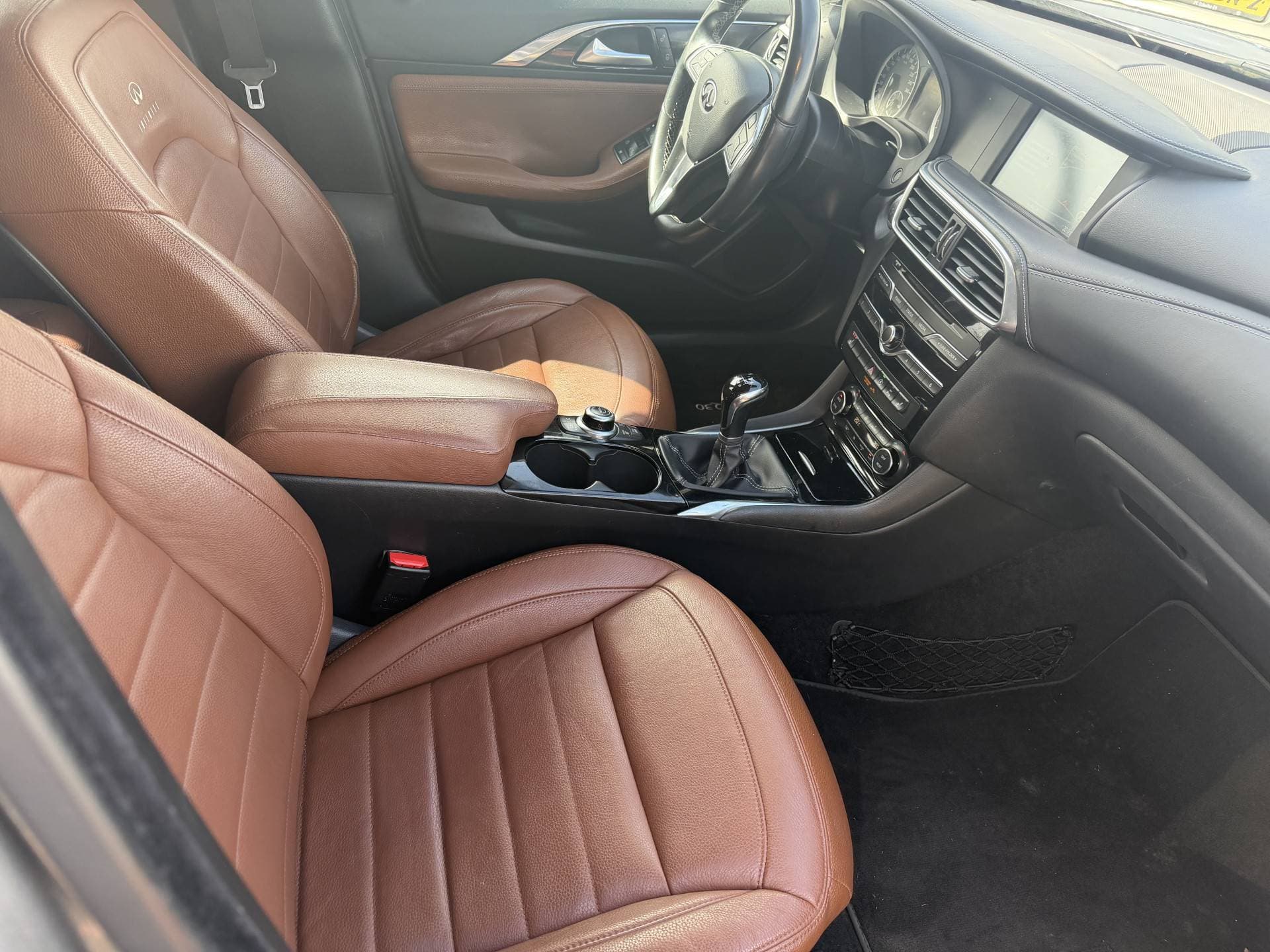 Infiniti Q thumbnail 31