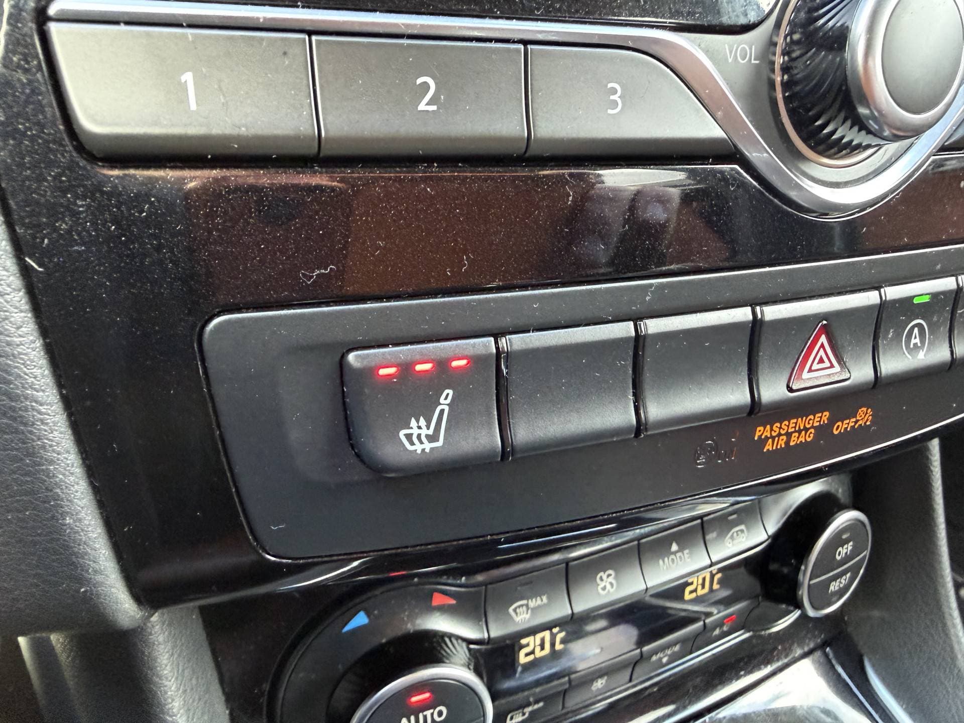 Infiniti Q thumbnail 32