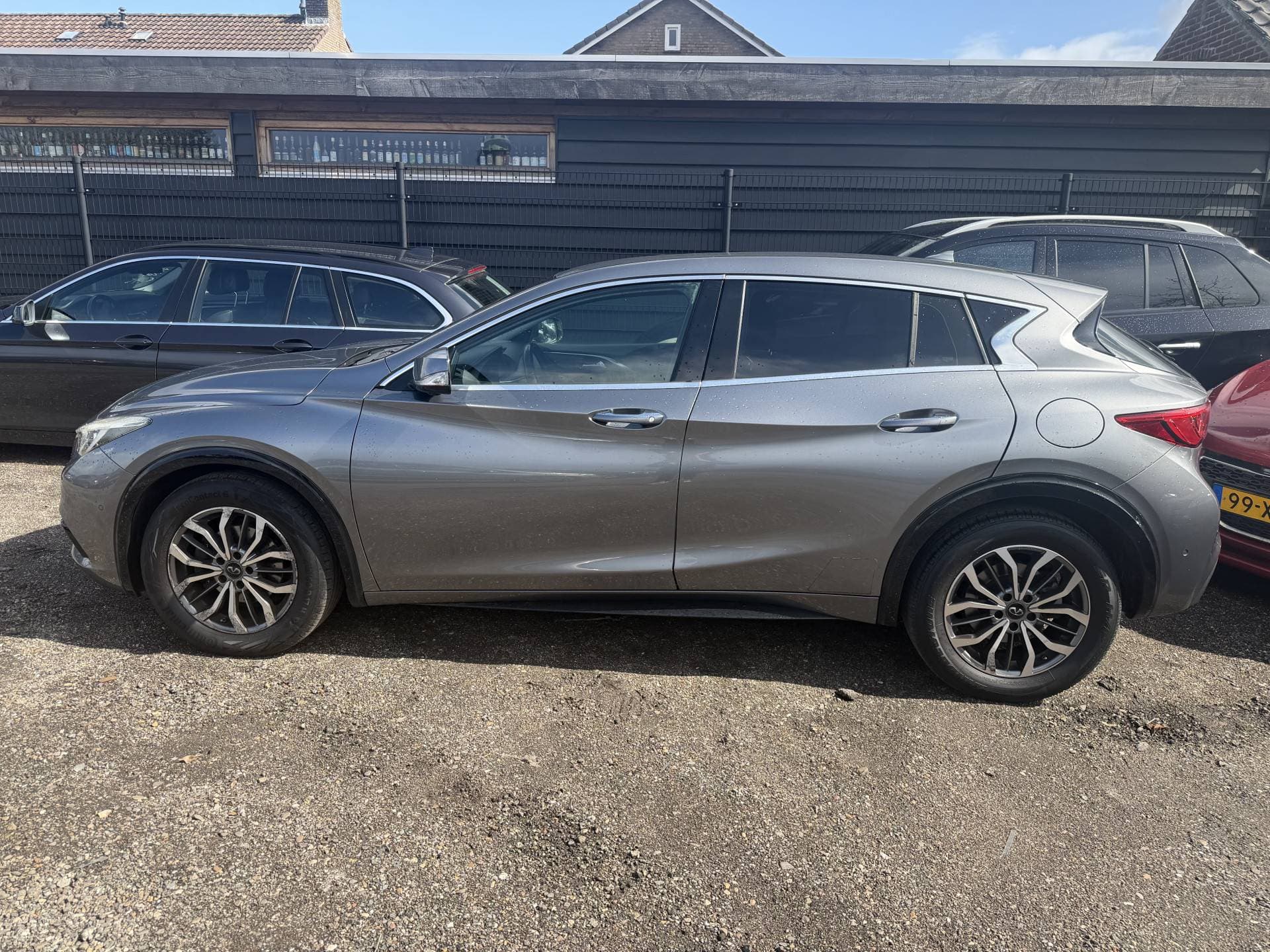 Infiniti Q thumbnail 6