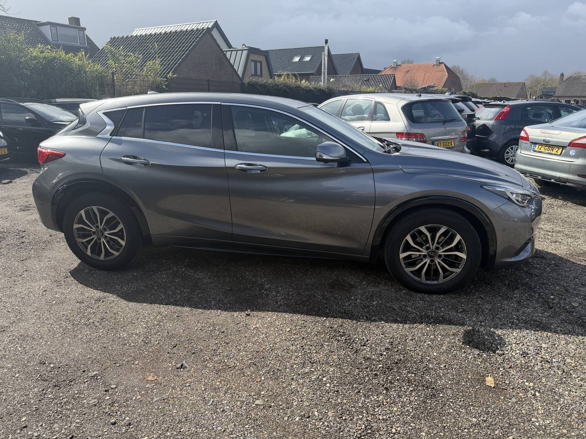 Infiniti Q thumbnail 7