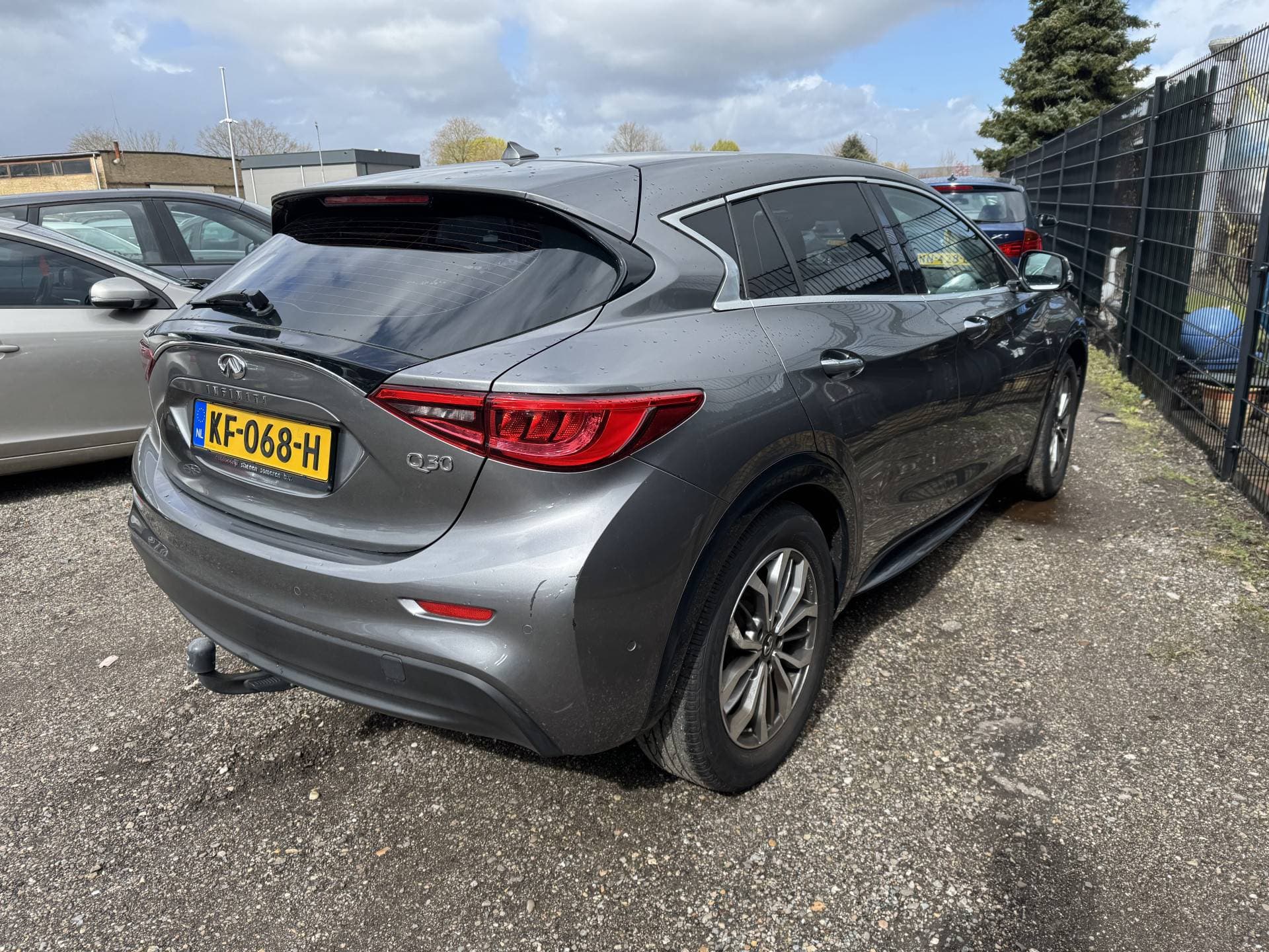 Infiniti Q thumbnail 10