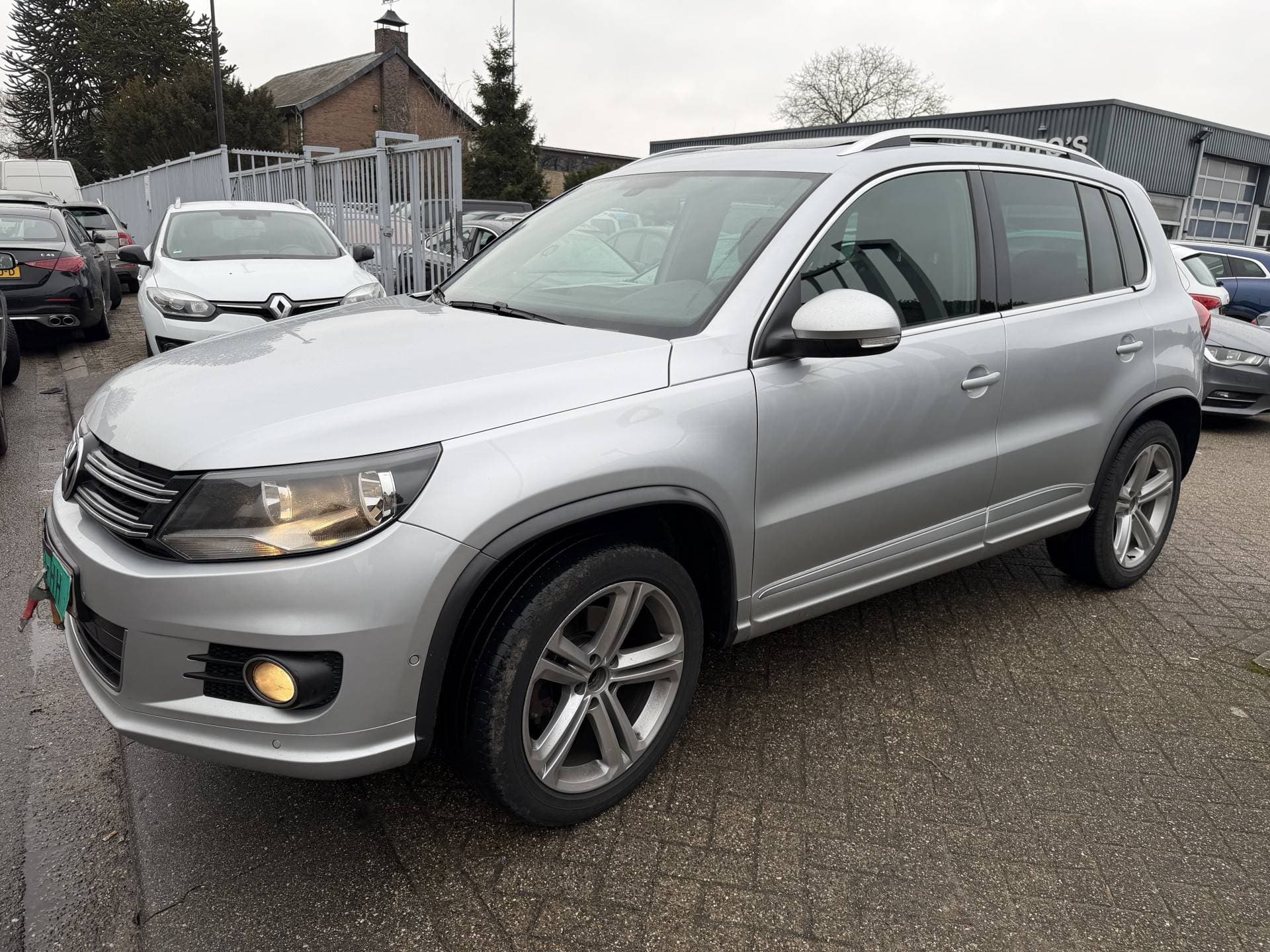Volkswagen Tiguan 2.0 TDI R-Line Edition 4Motion DSG thumbnail 2
