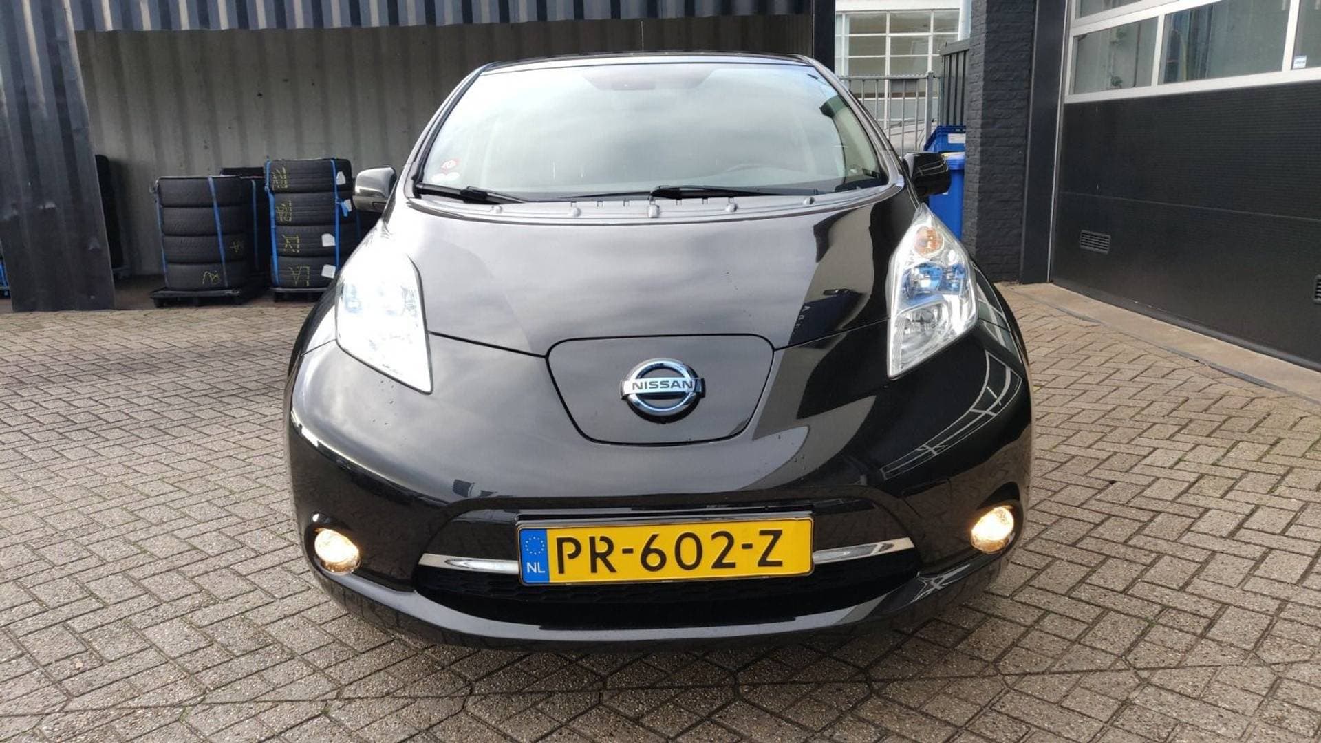 Nissan Leaf Tekna 30 kWh thumbnail 2