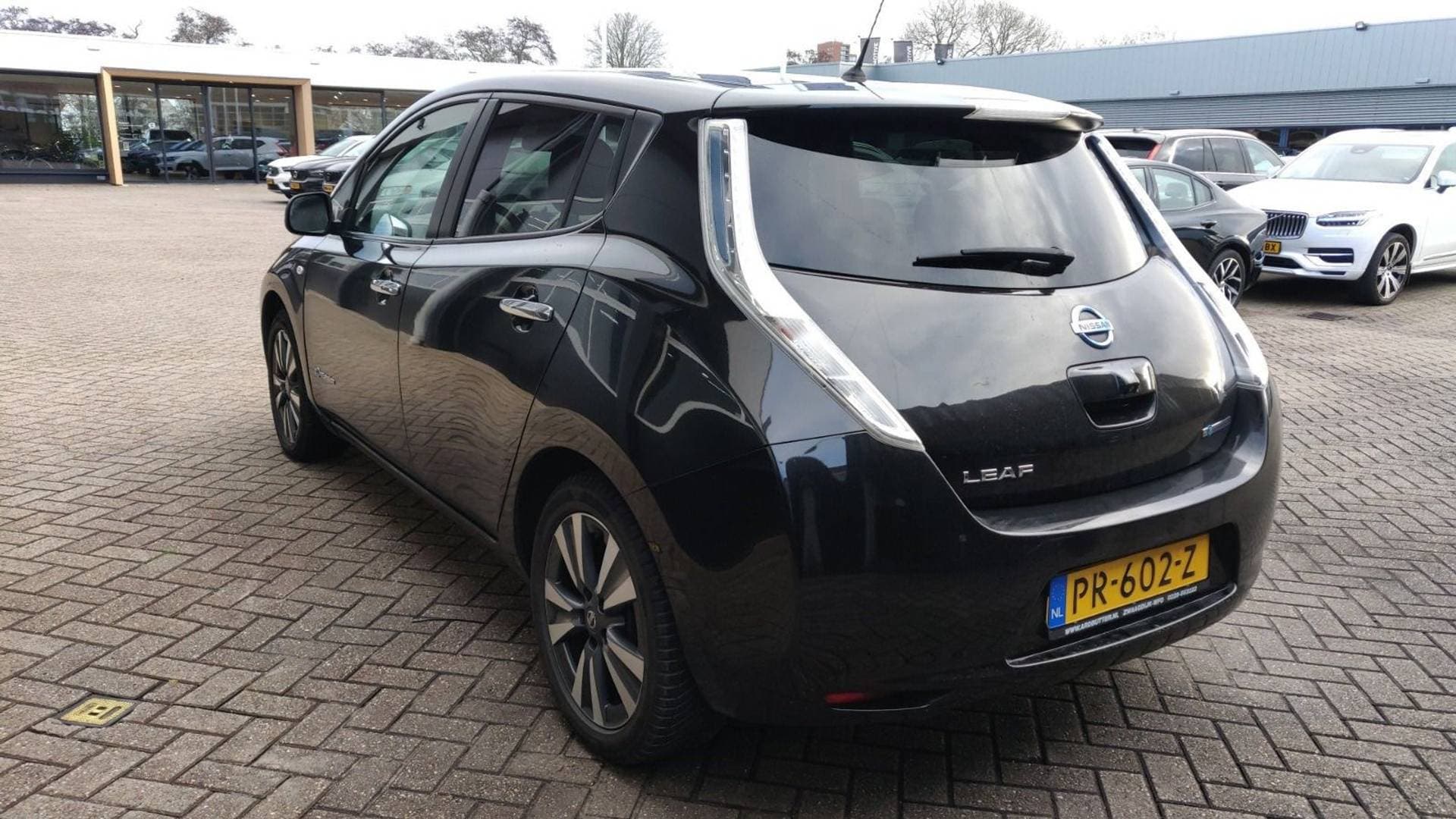 Nissan Leaf Tekna 30 kWh thumbnail 4