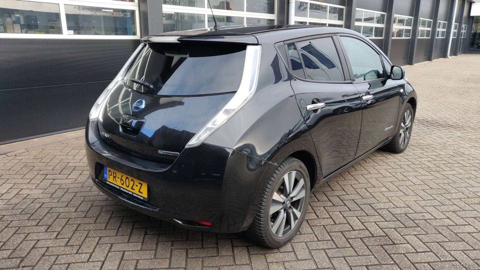 Nissan Leaf Tekna 30 kWh thumbnail 5