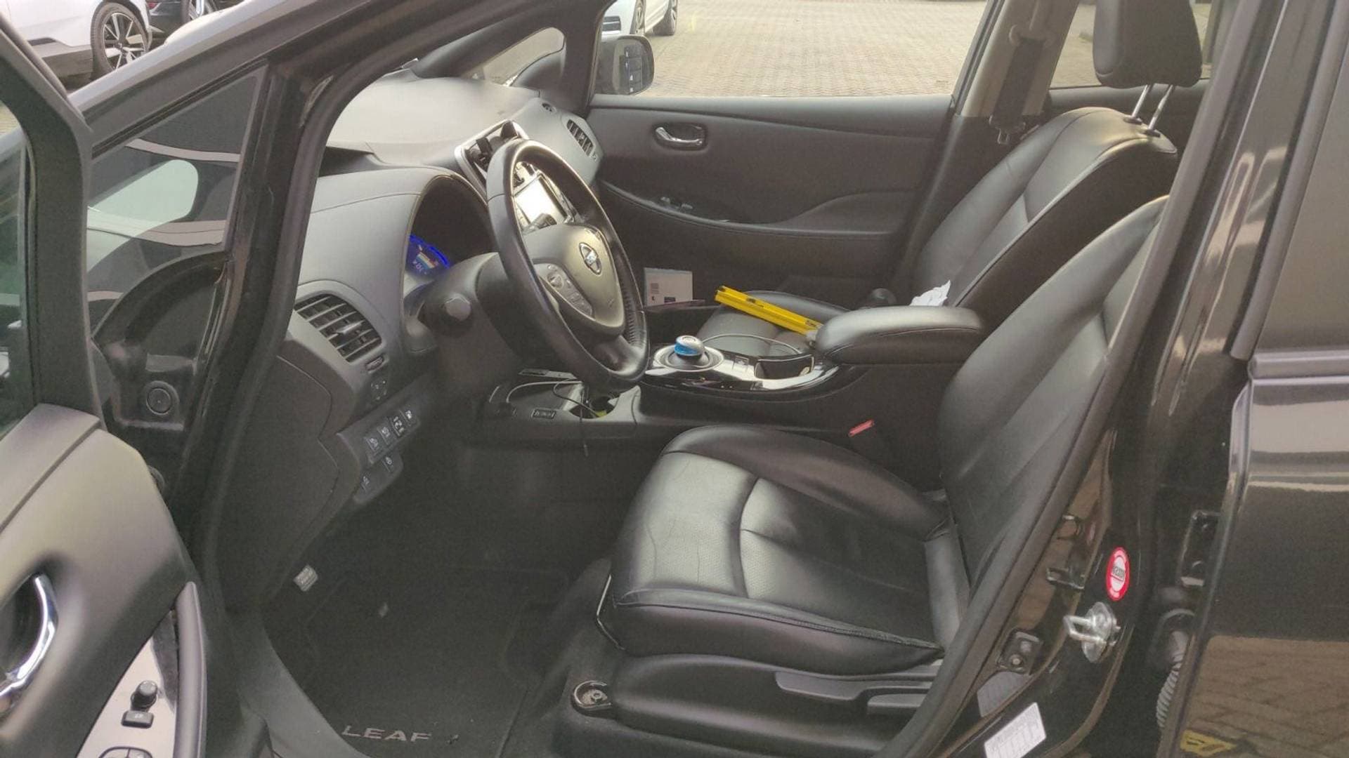 Nissan Leaf Tekna 30 kWh thumbnail 6