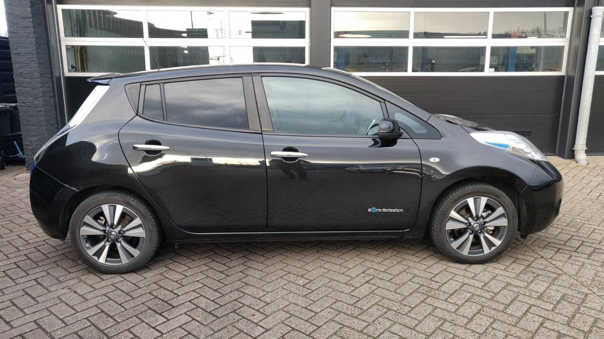 Nissan Leaf Tekna 30 kWh thumbnail 7
