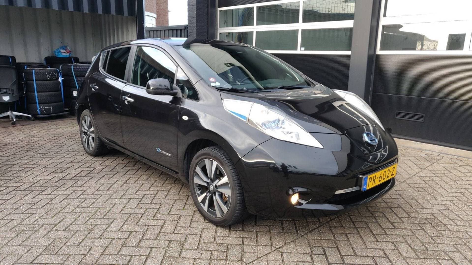 Nissan Leaf Tekna 30 kWh thumbnail 9