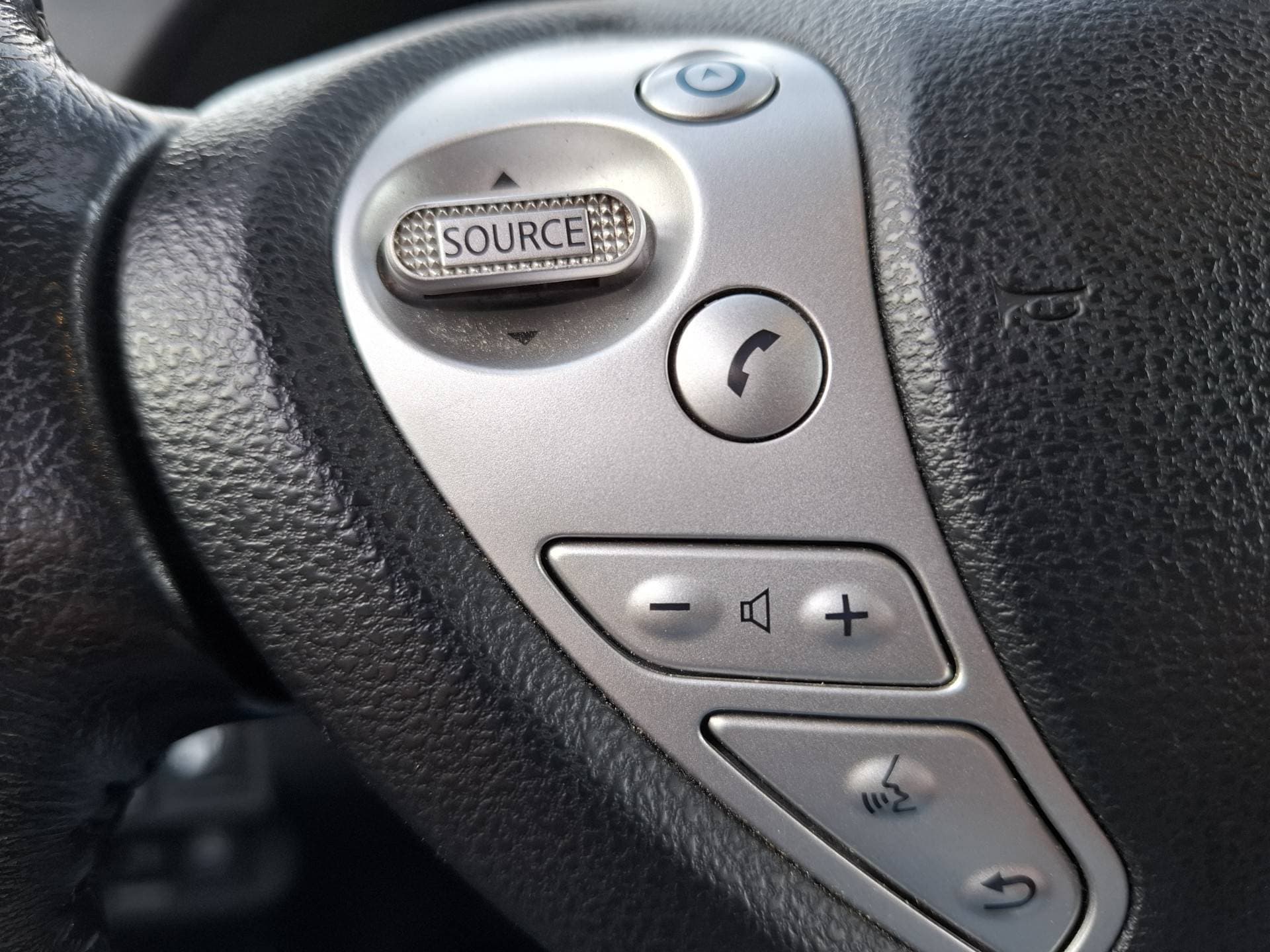 Nissan Leaf thumbnail 11