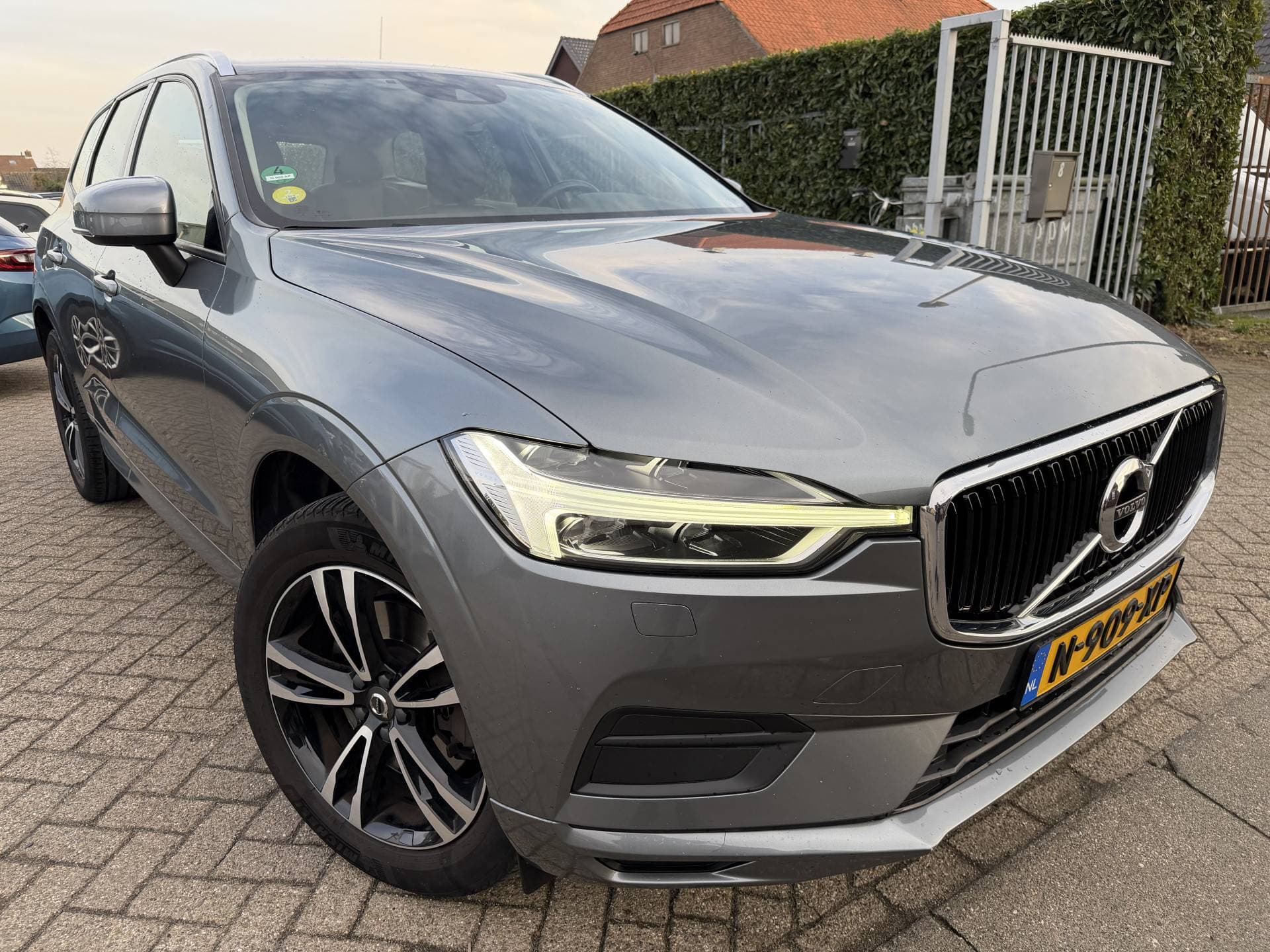 Volvo XC60 2.0 D4 AWD Momentum thumbnail 2