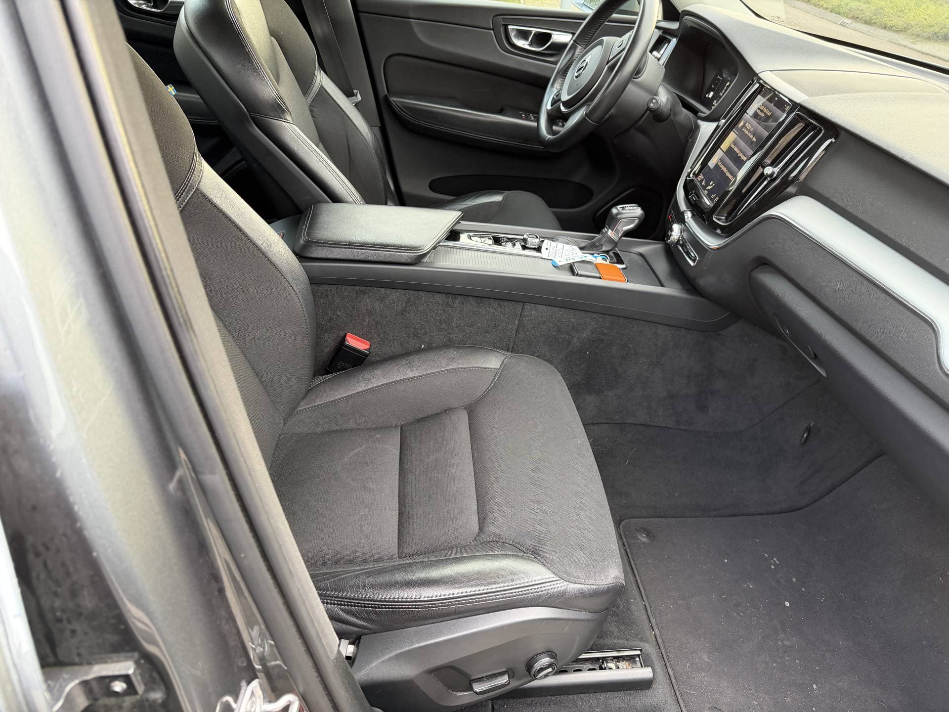 Volvo XC60 2.0 D4 AWD Momentum thumbnail 15