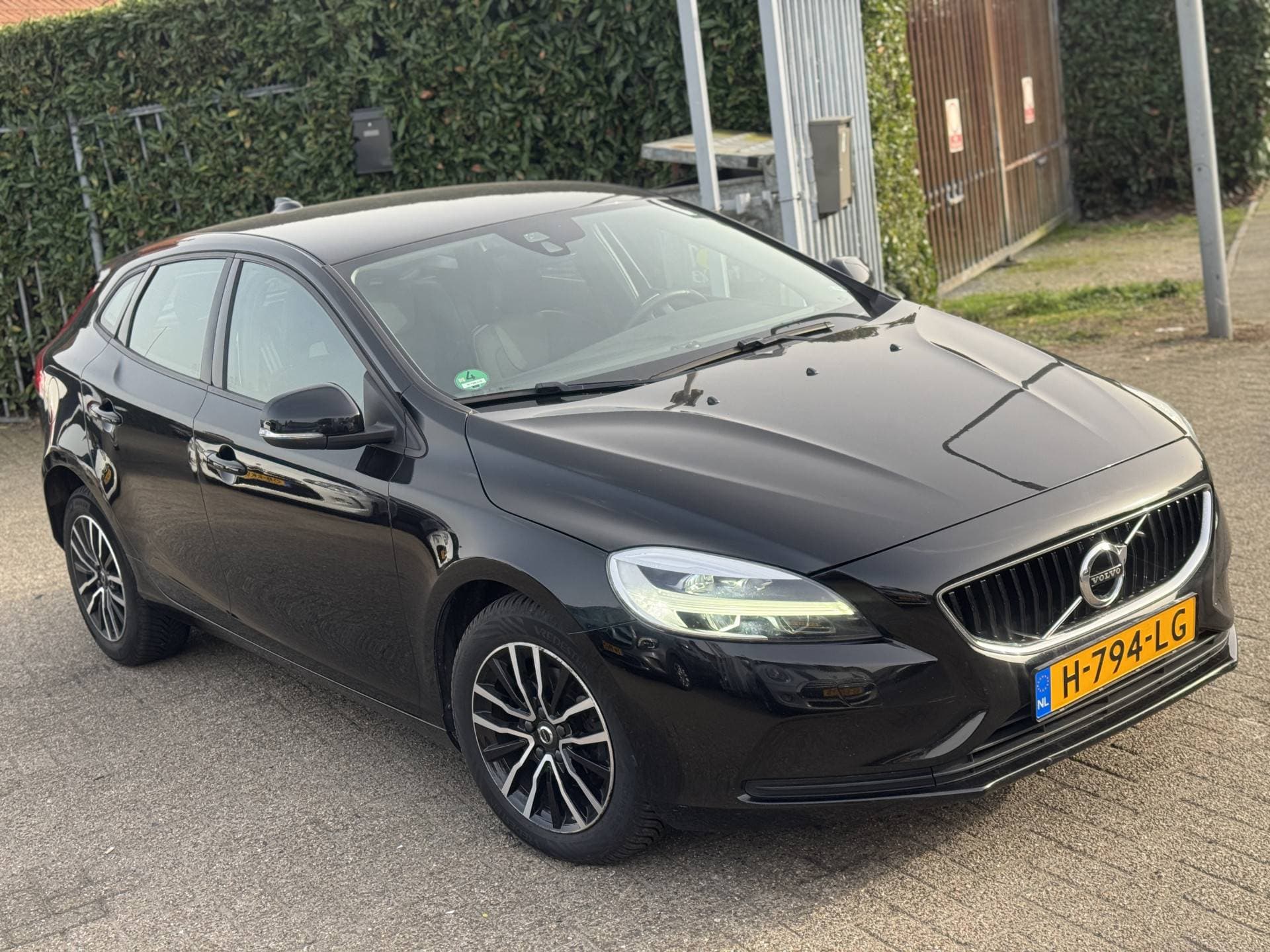 Volvo V40 2.0 D2 Momentum thumbnail 2