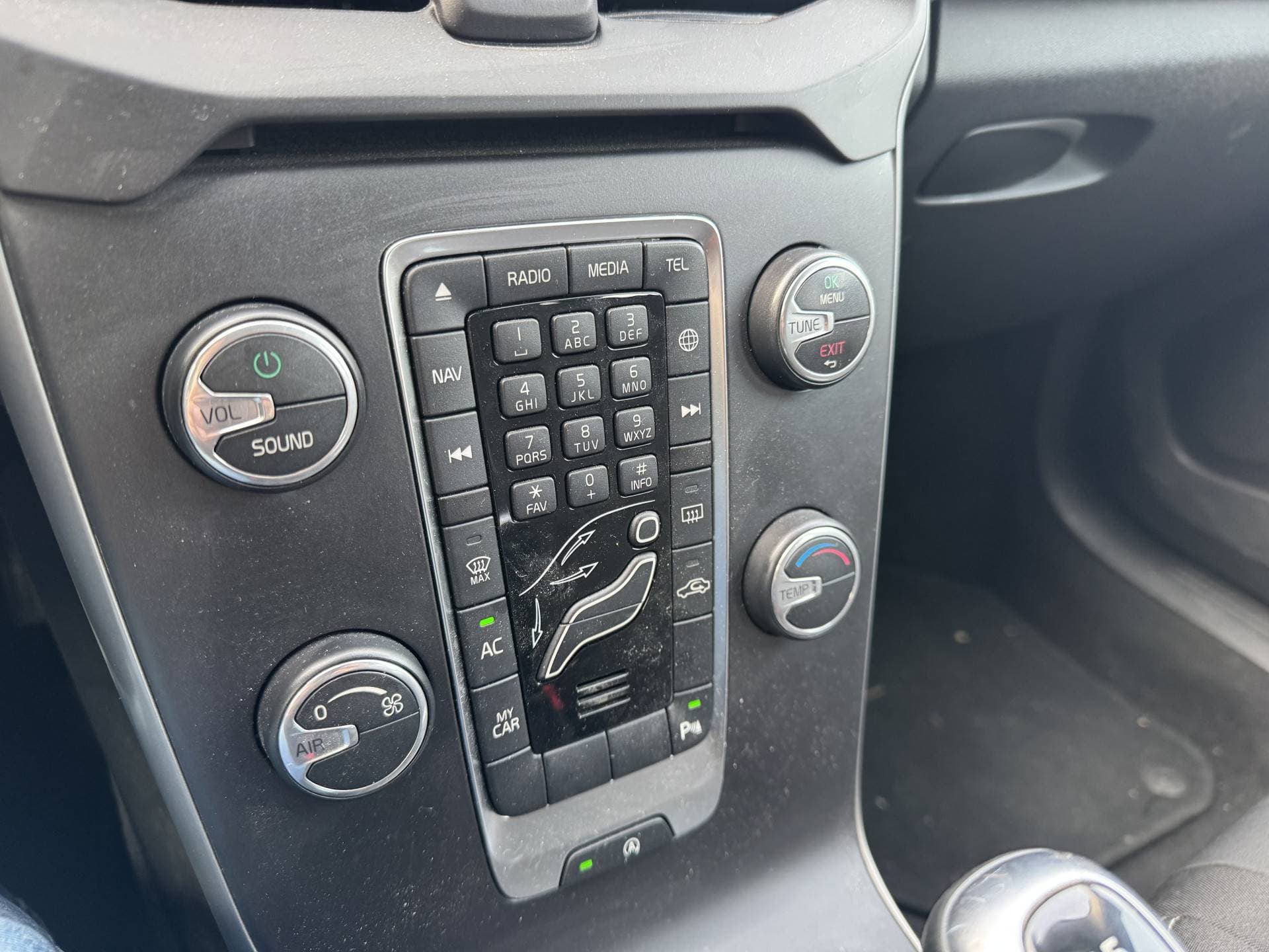 Volvo V40 2.0 D2 Momentum thumbnail 11