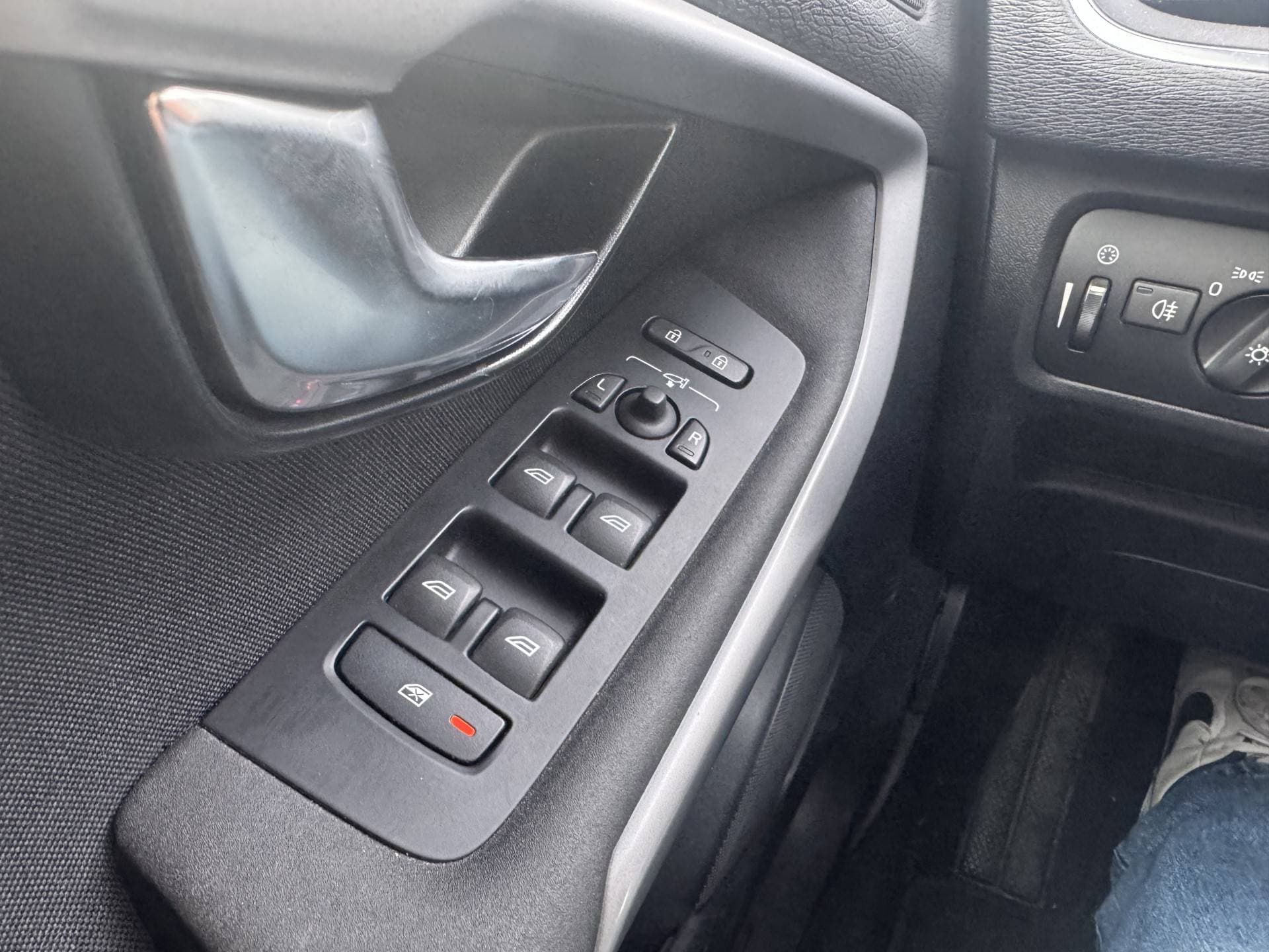 Volvo V40 2.0 D2 Momentum thumbnail 12