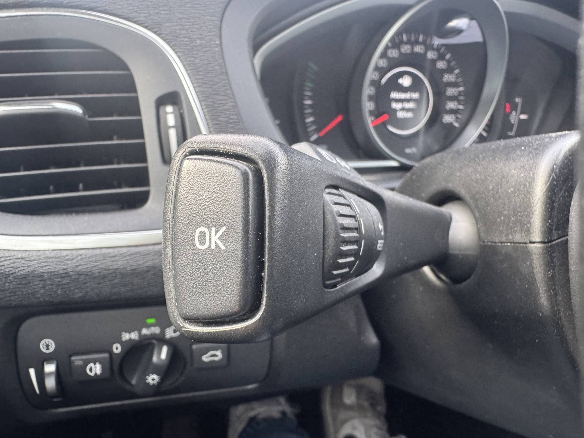 Volvo V40 2.0 D2 Momentum thumbnail 13