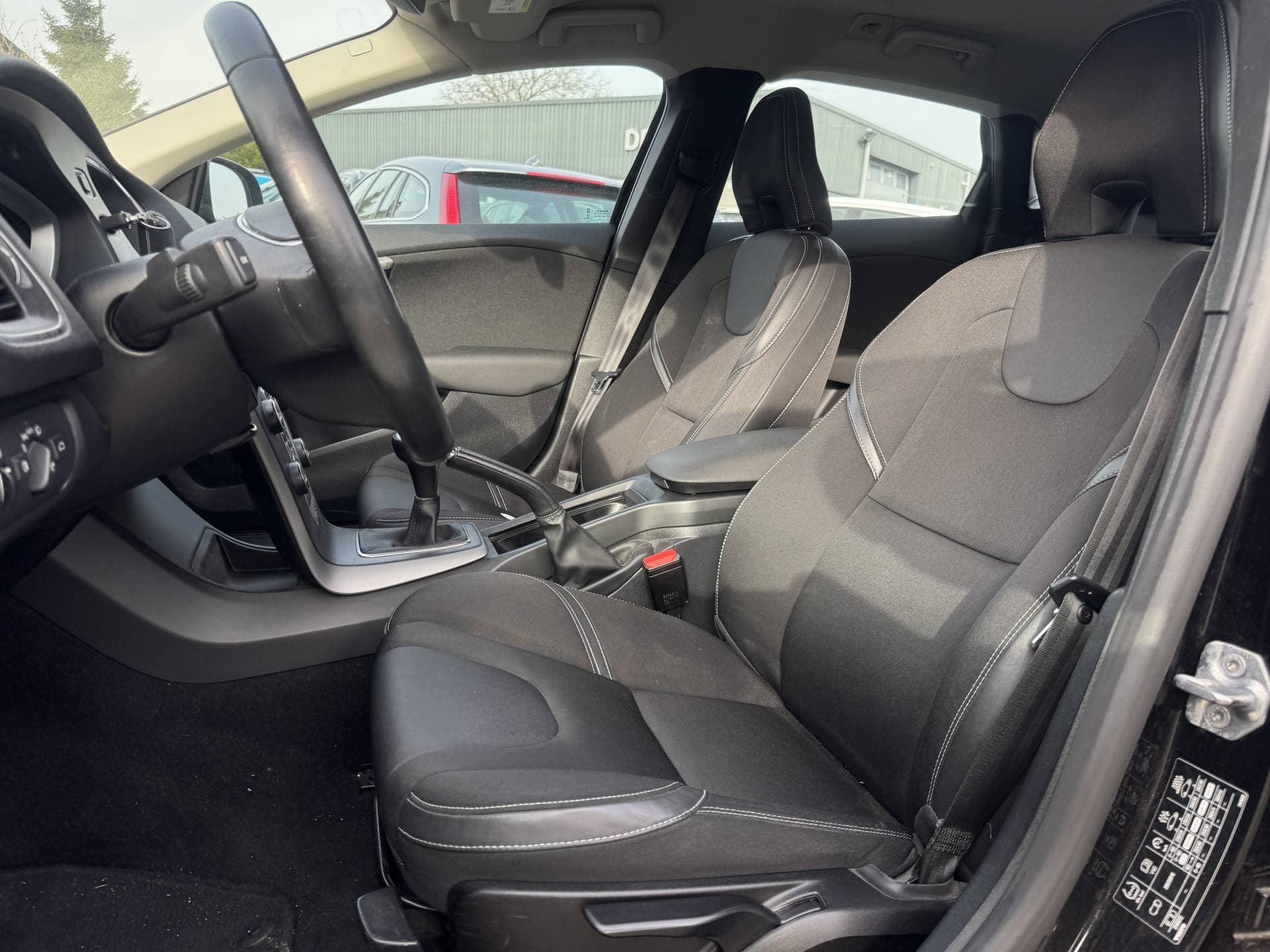 Volvo V40 2.0 D2 Momentum thumbnail 19