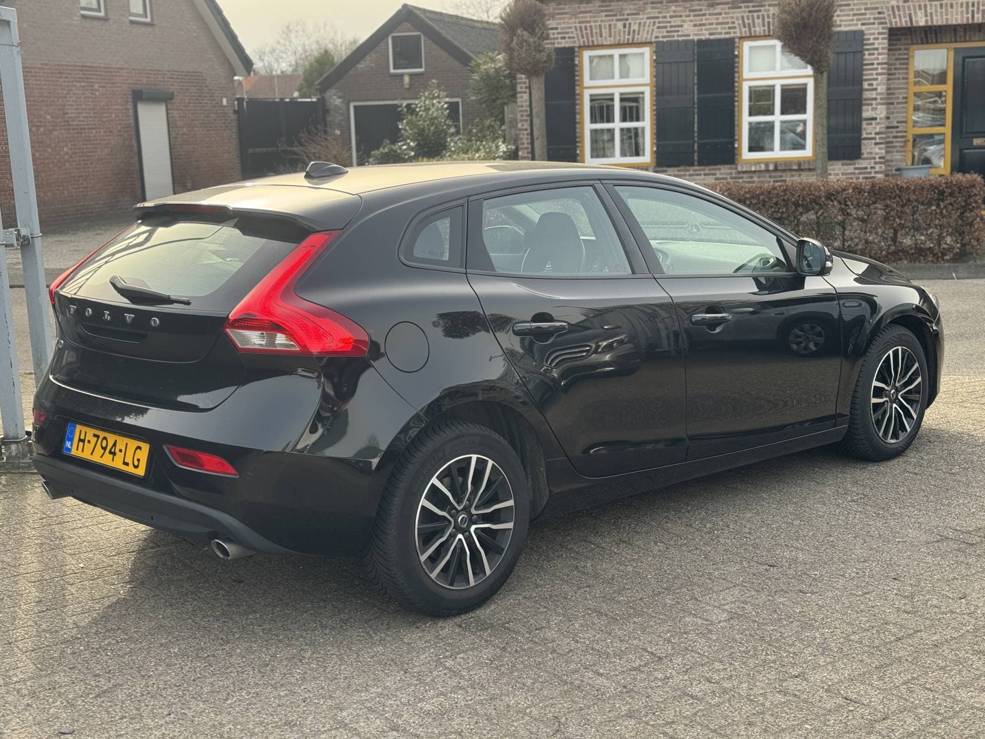 Volvo V40 2.0 D2 Momentum thumbnail 3