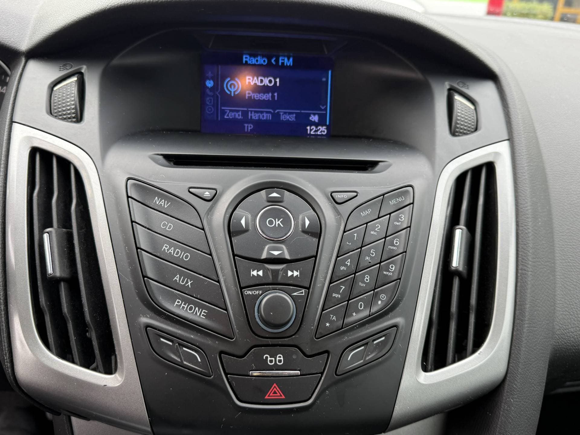 Ford Focus thumbnail 14