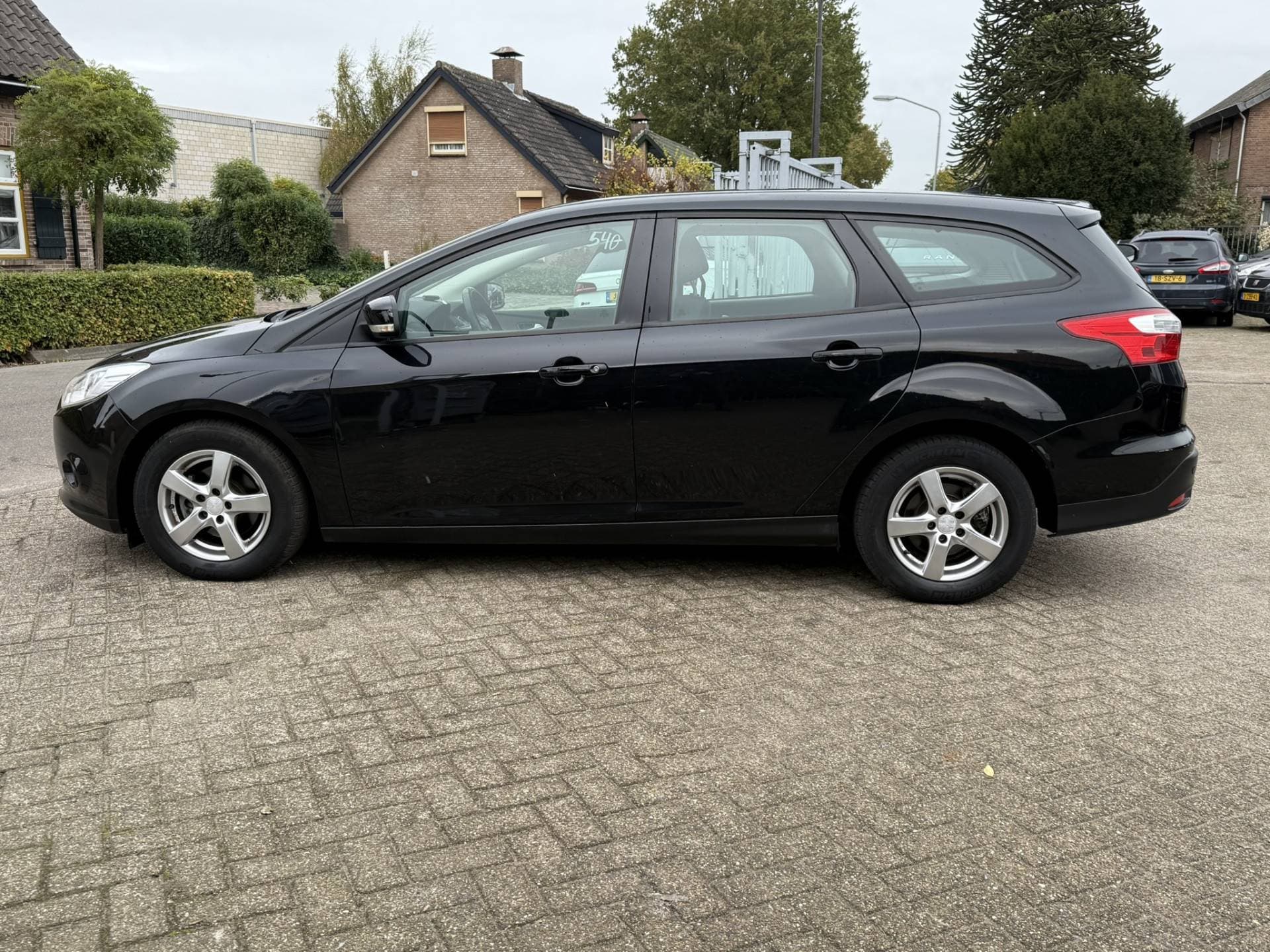 Ford Focus thumbnail 4