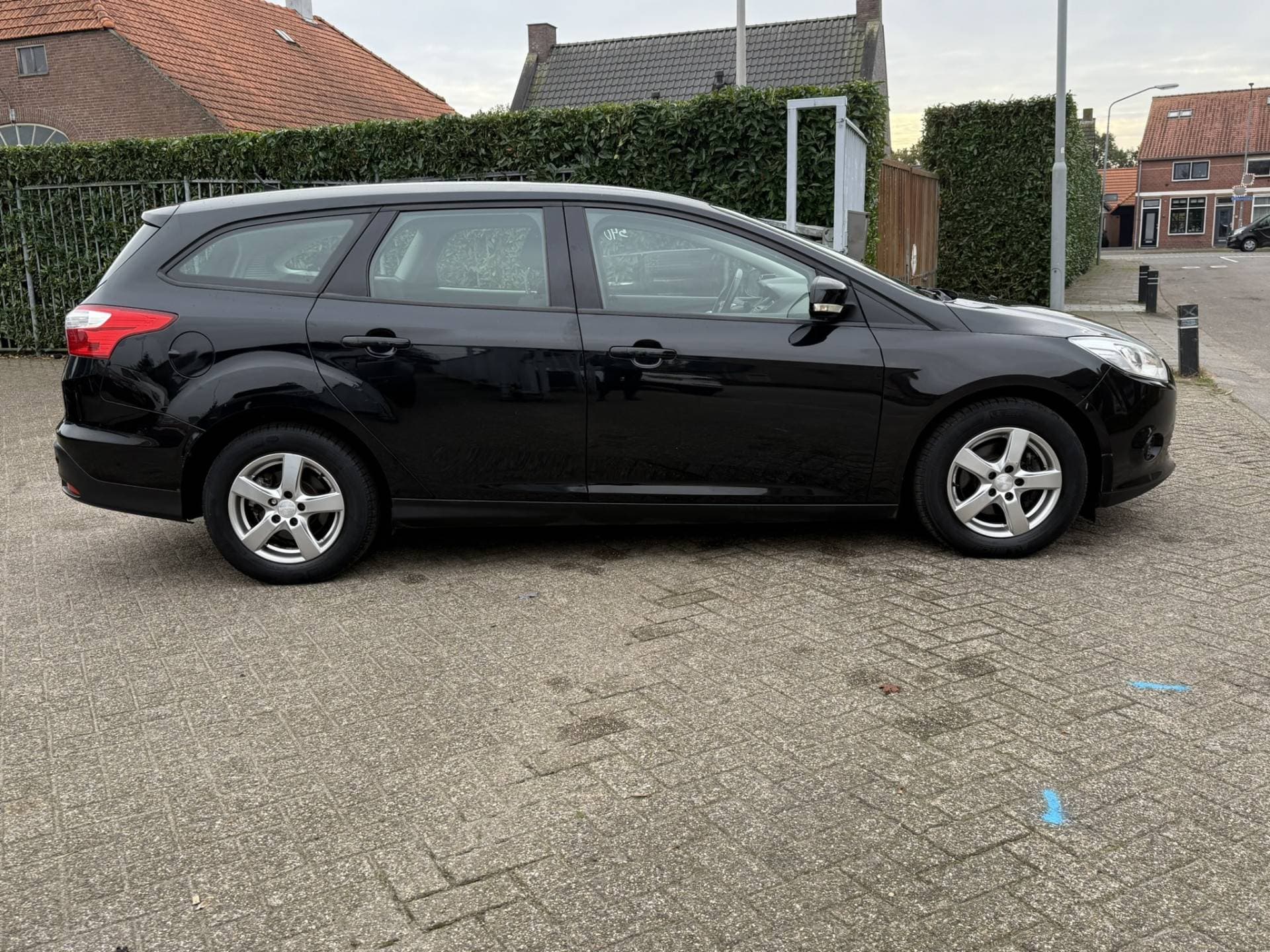 Ford Focus thumbnail 8