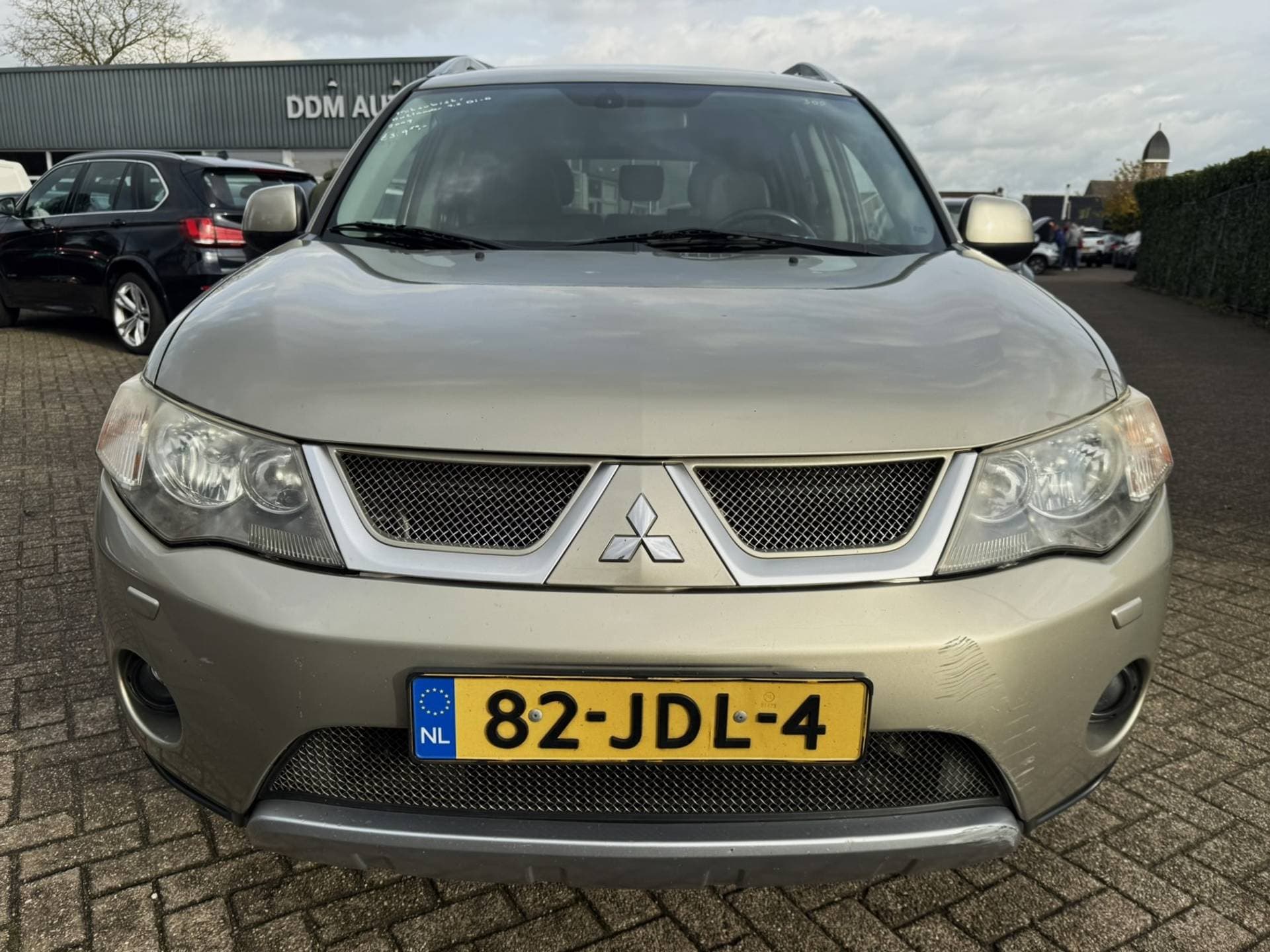 Mitsubishi Outlander thumbnail 3