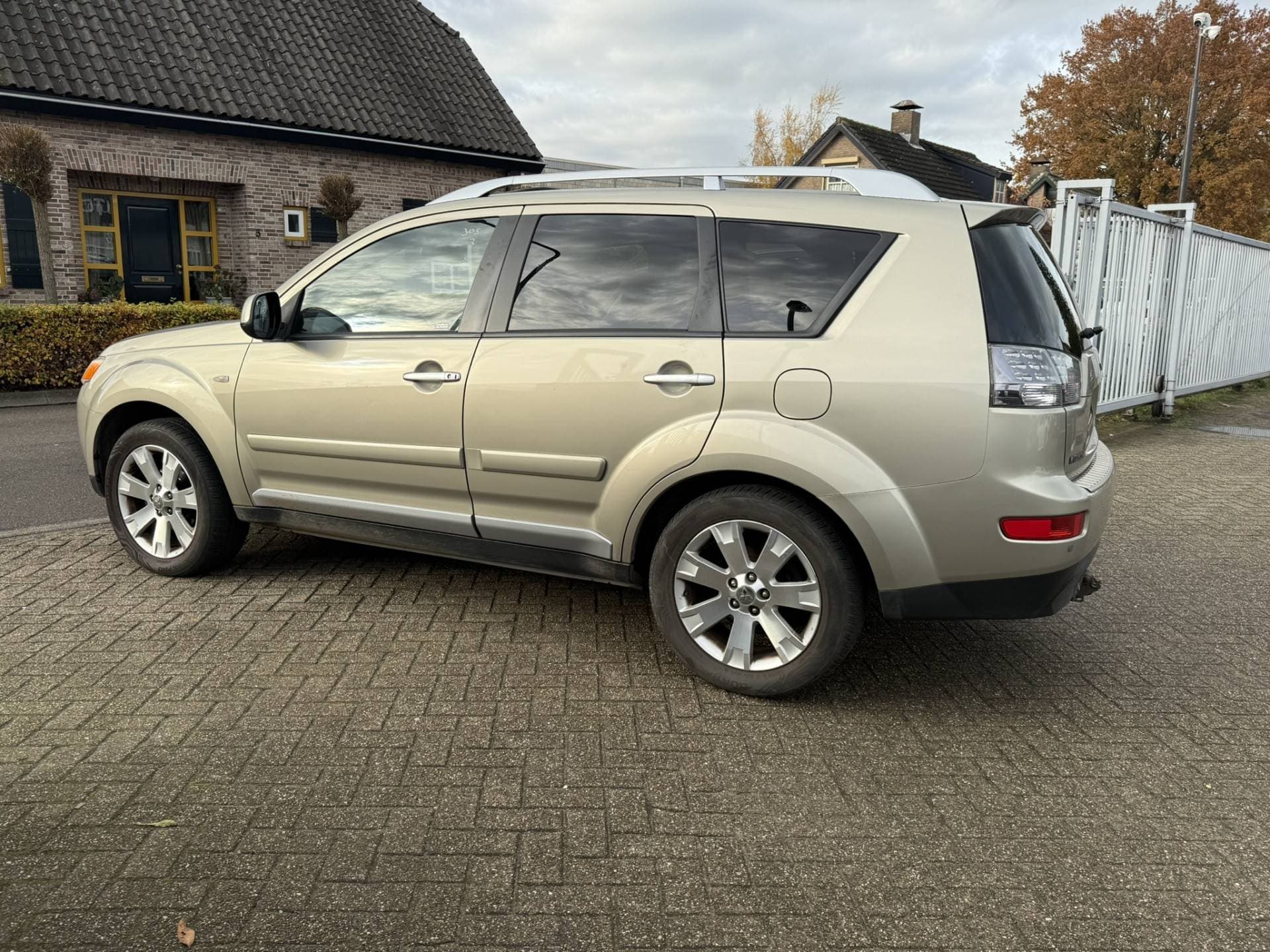 Mitsubishi Outlander thumbnail 5