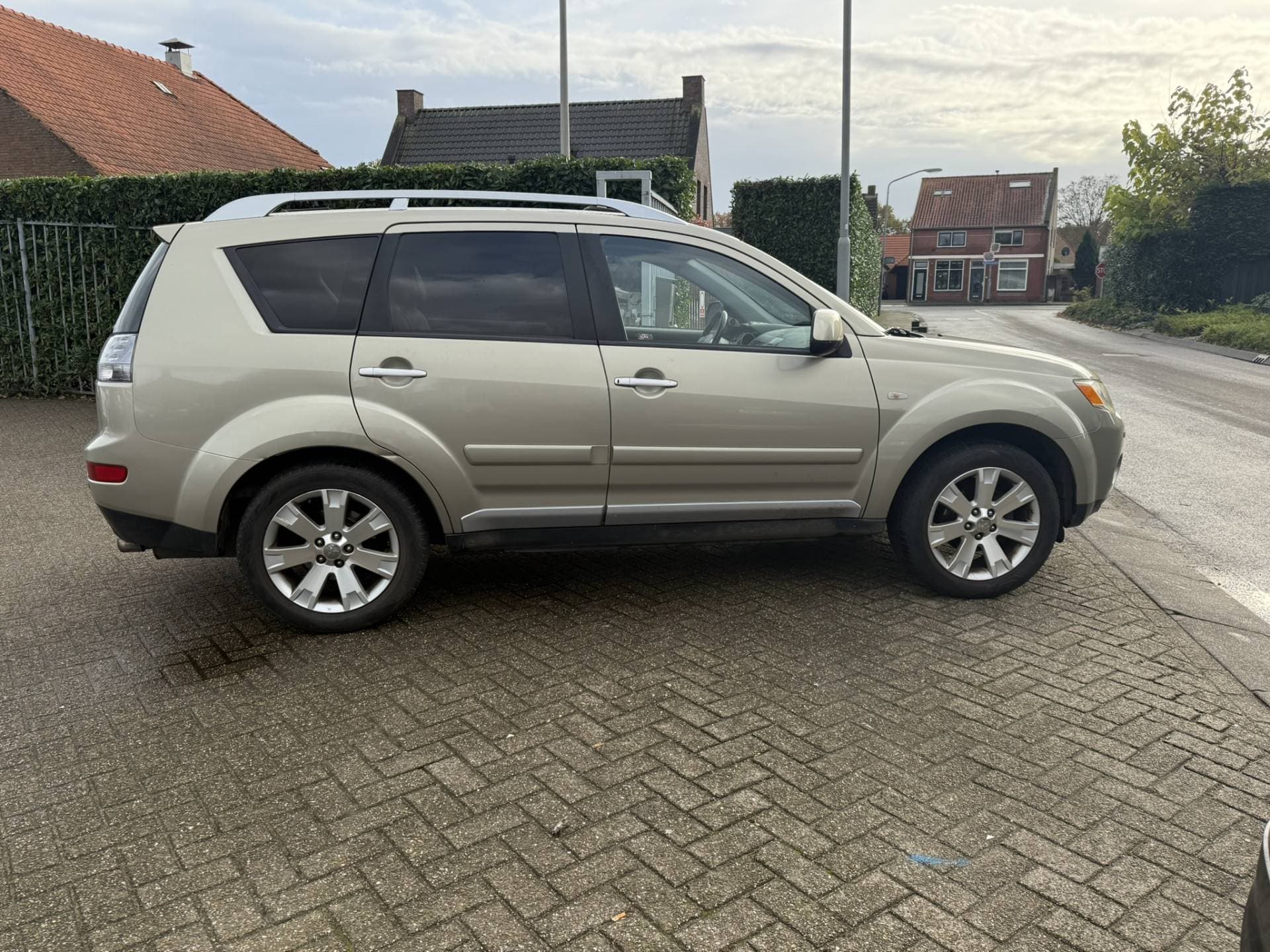 Mitsubishi Outlander thumbnail 8