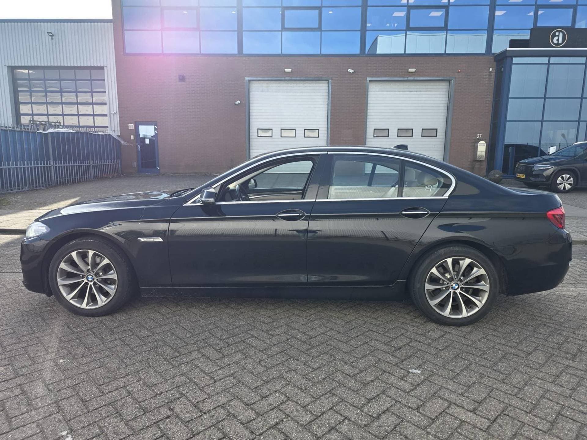 BMW 5 Serie 520i Luxury Edition Automaat thumbnail 3