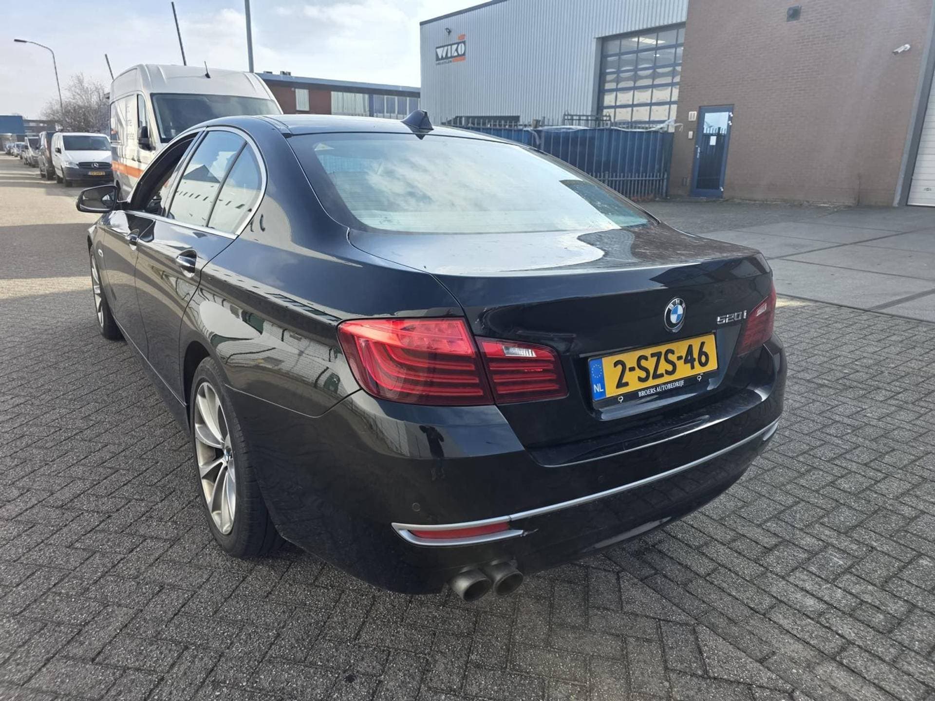 BMW 5 Serie 520i Luxury Edition Automaat thumbnail 4