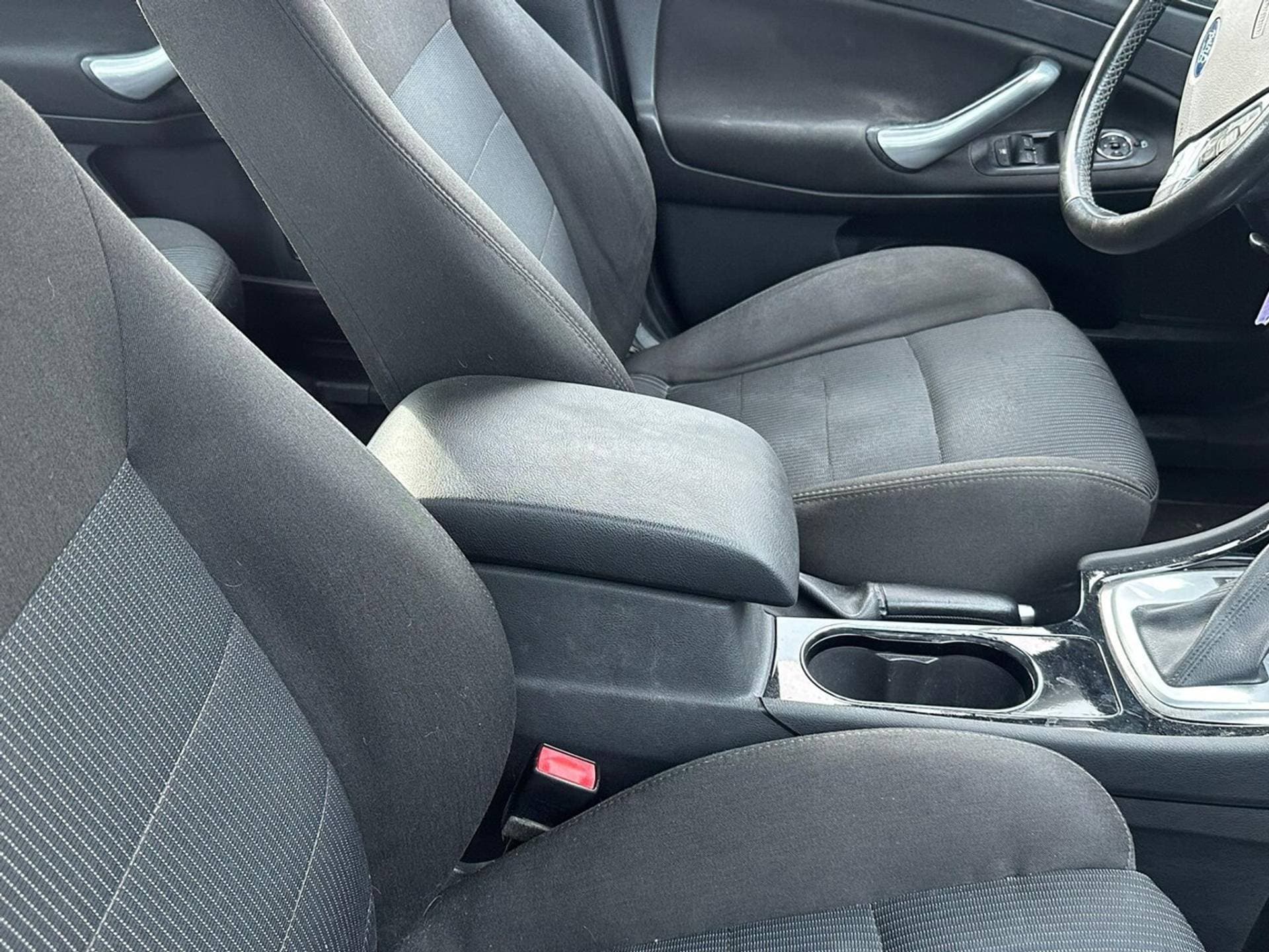 Ford Mondeo thumbnail 8