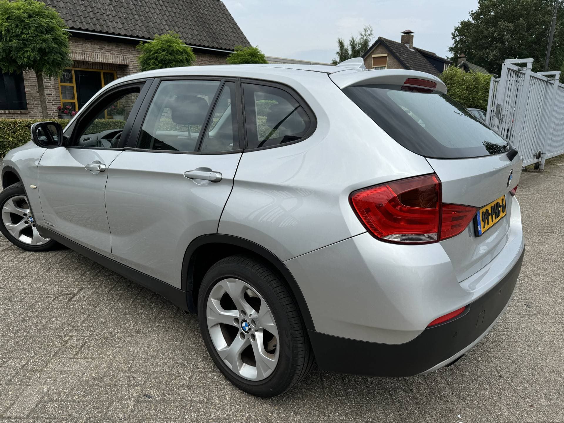Bmw X1 thumbnail 2