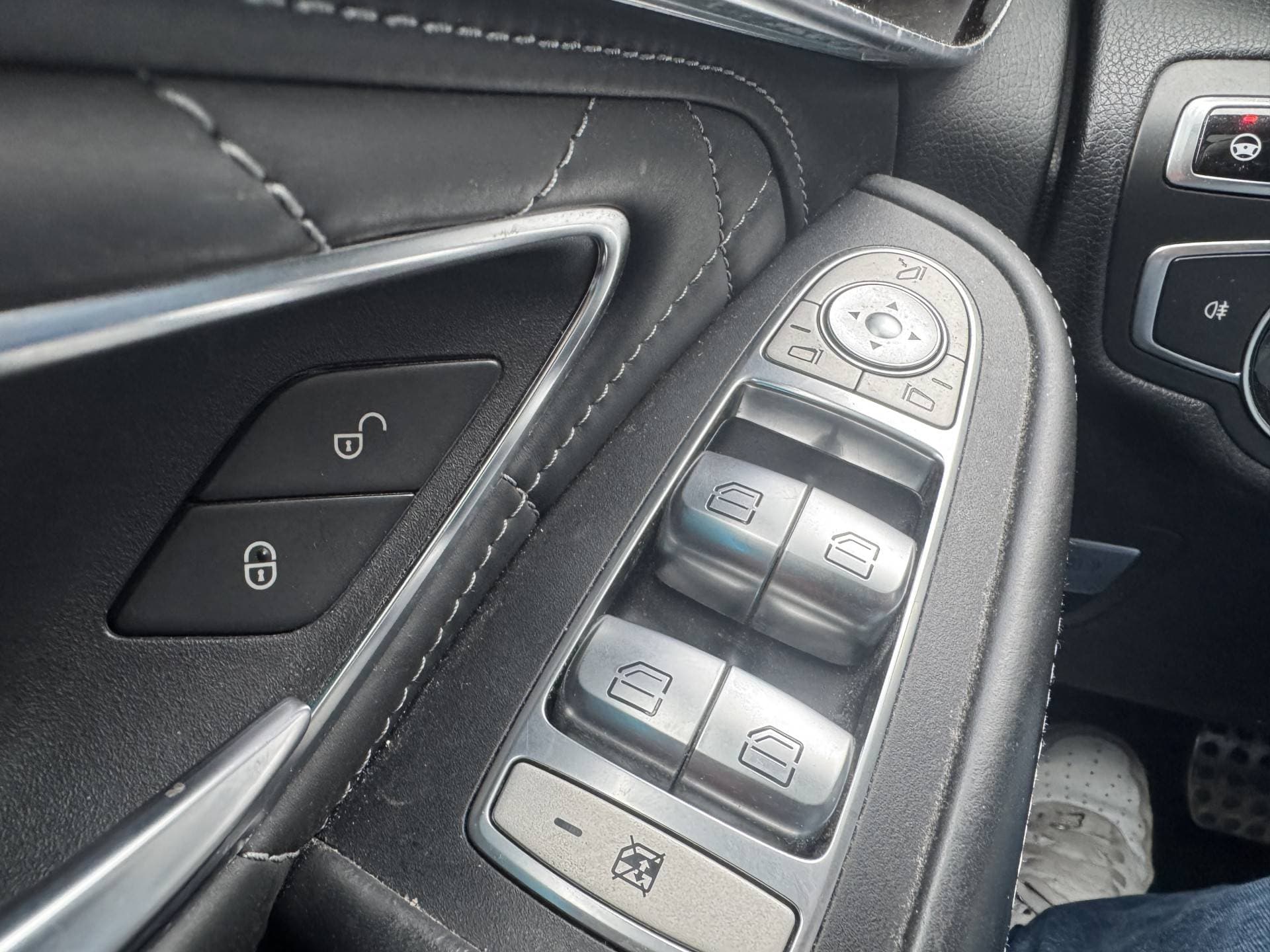 Mercedes-Benz GLC thumbnail 30