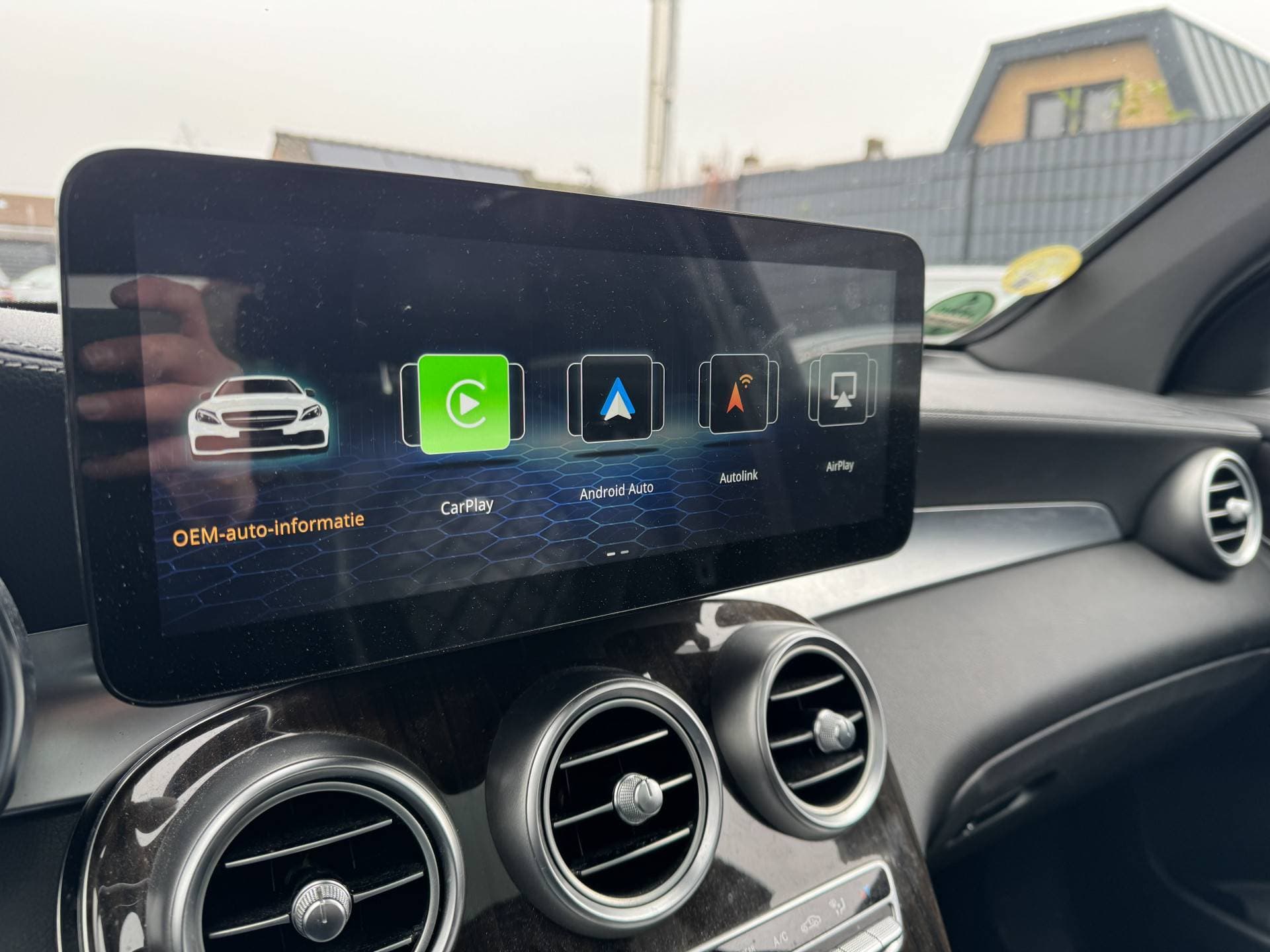 Mercedes-Benz GLC thumbnail 32