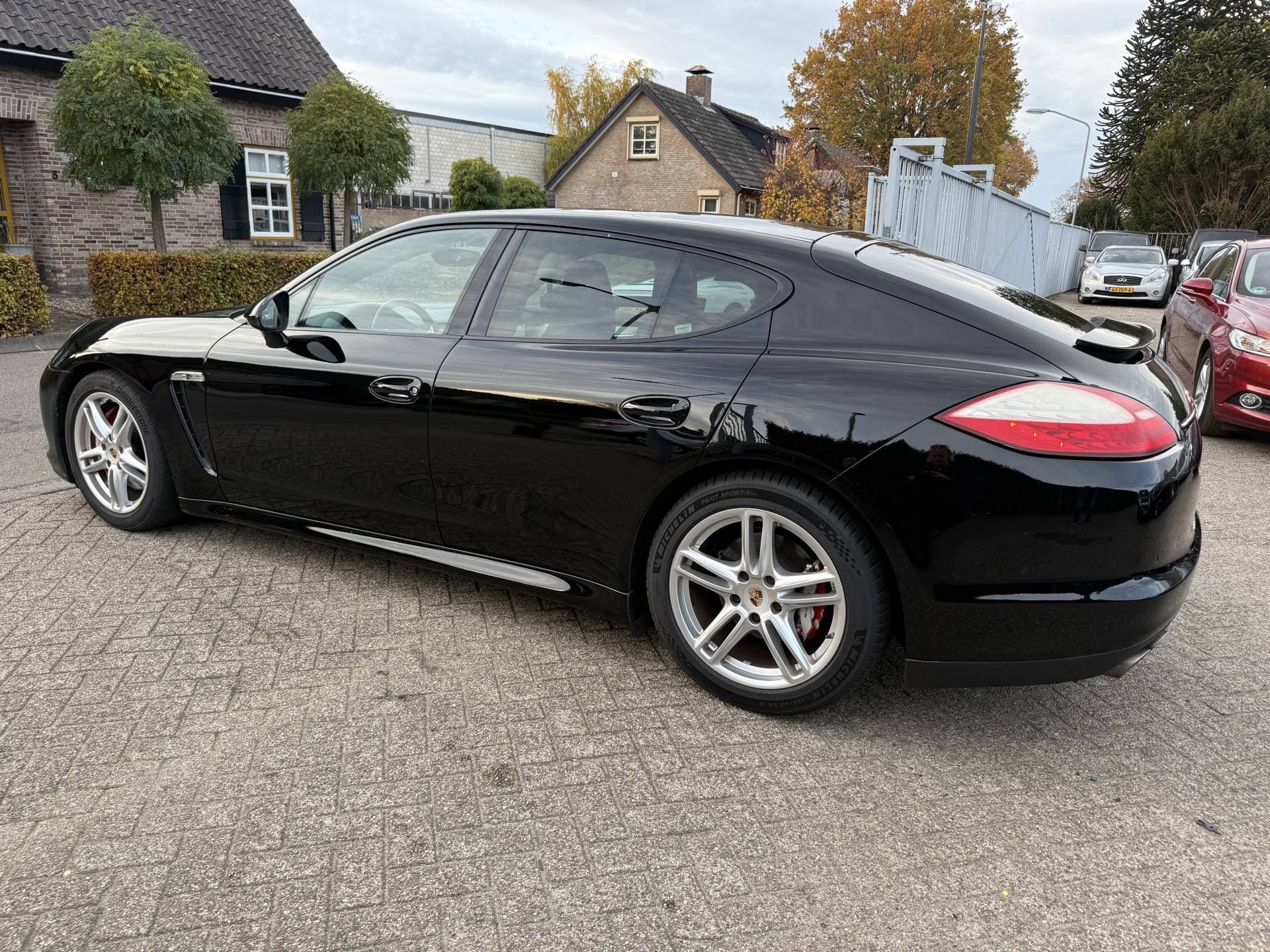 Porsche Panamera thumbnail 3