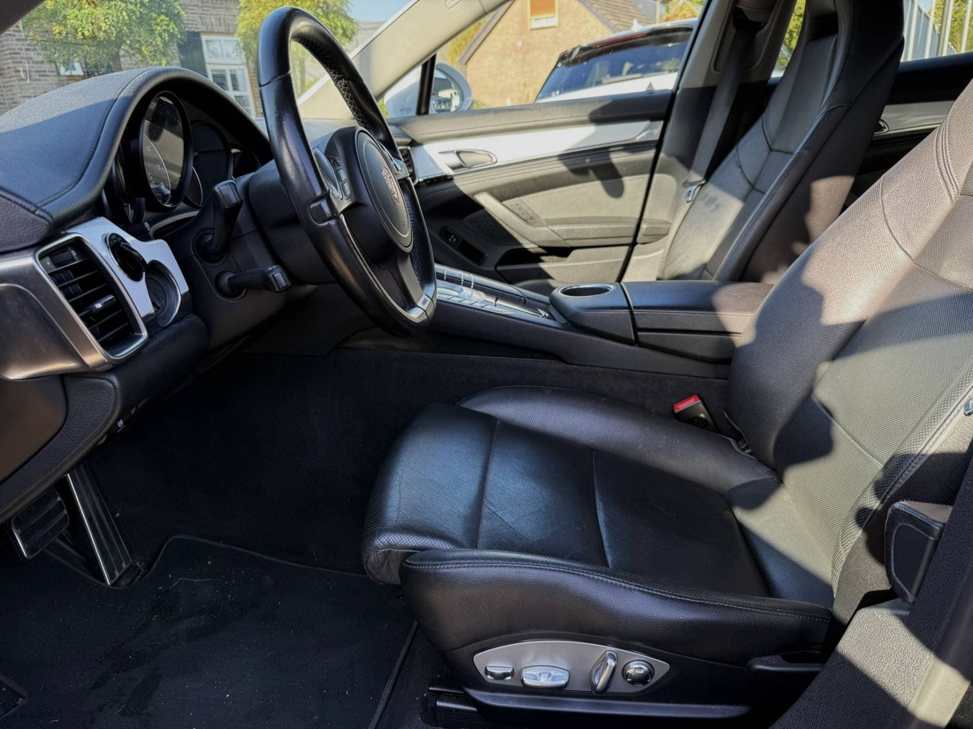 Porsche Panamera thumbnail 21