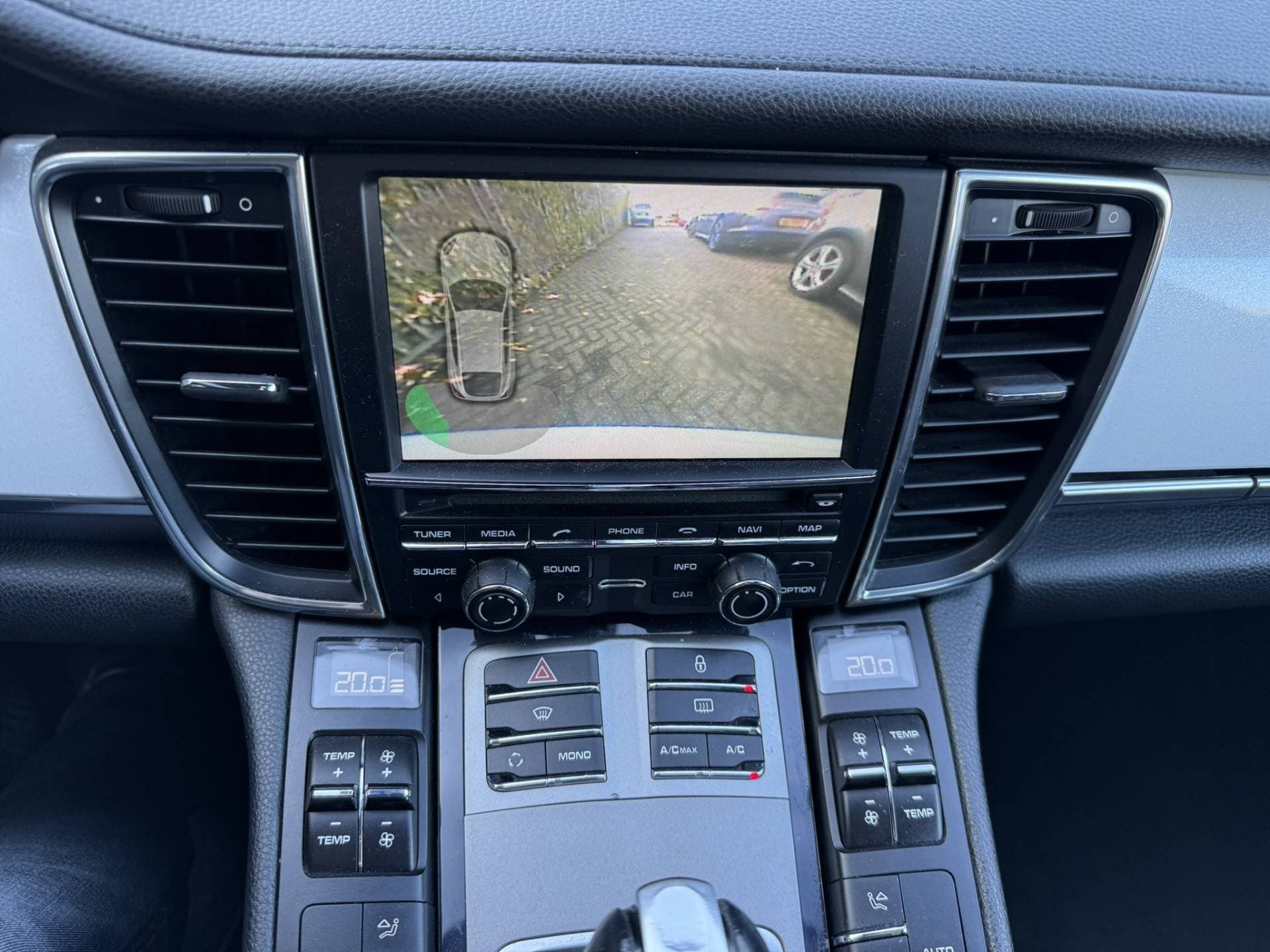 Porsche Panamera thumbnail 25