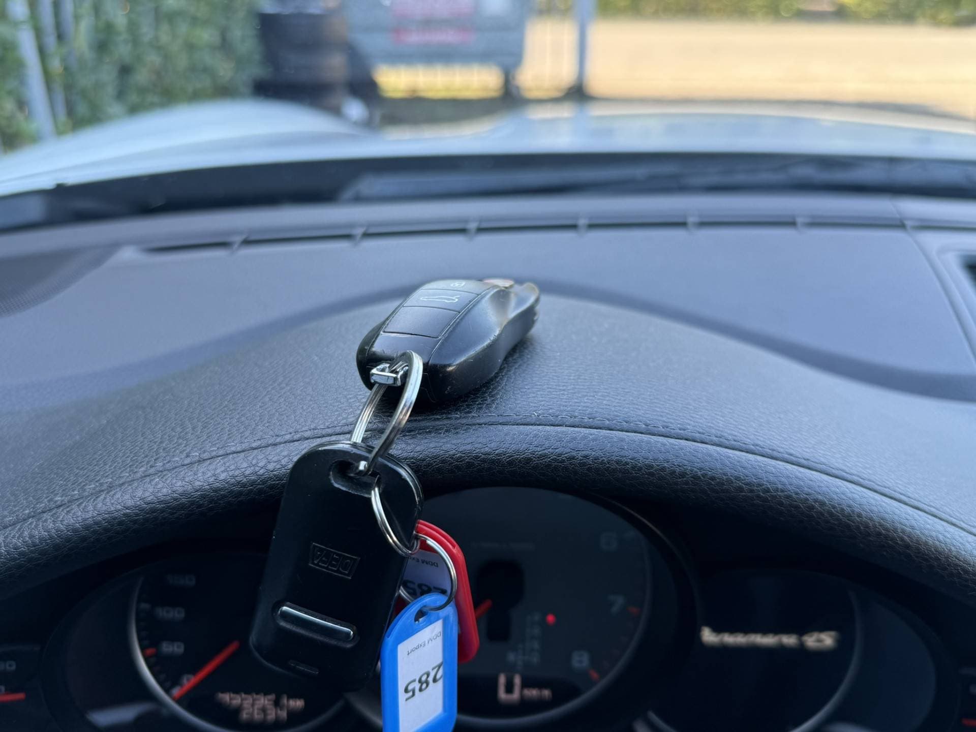 Porsche Panamera thumbnail 30