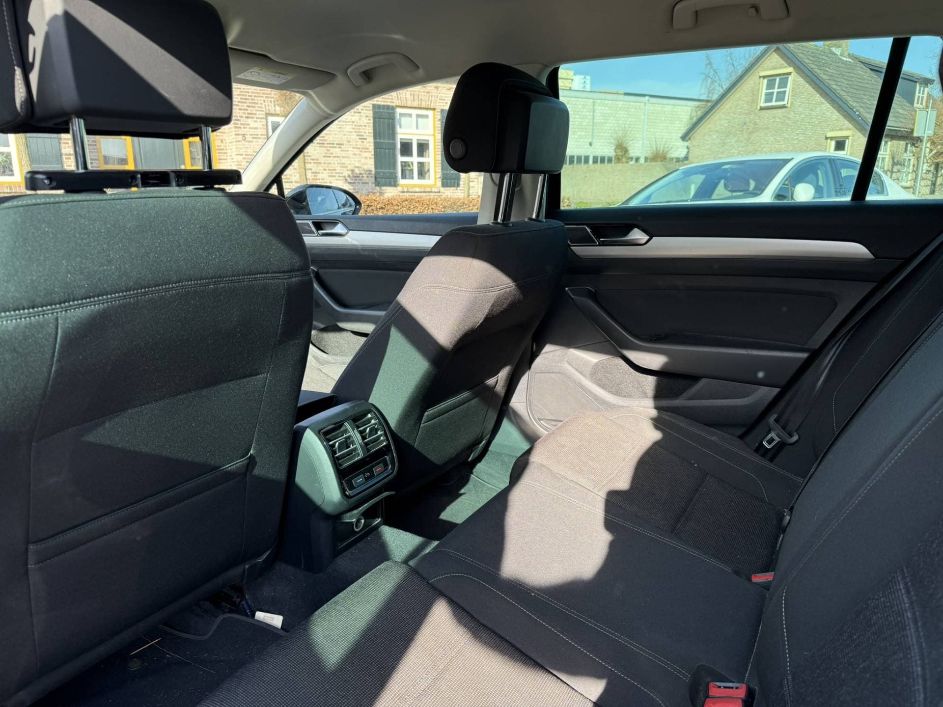 Volkswagen Passat thumbnail 12