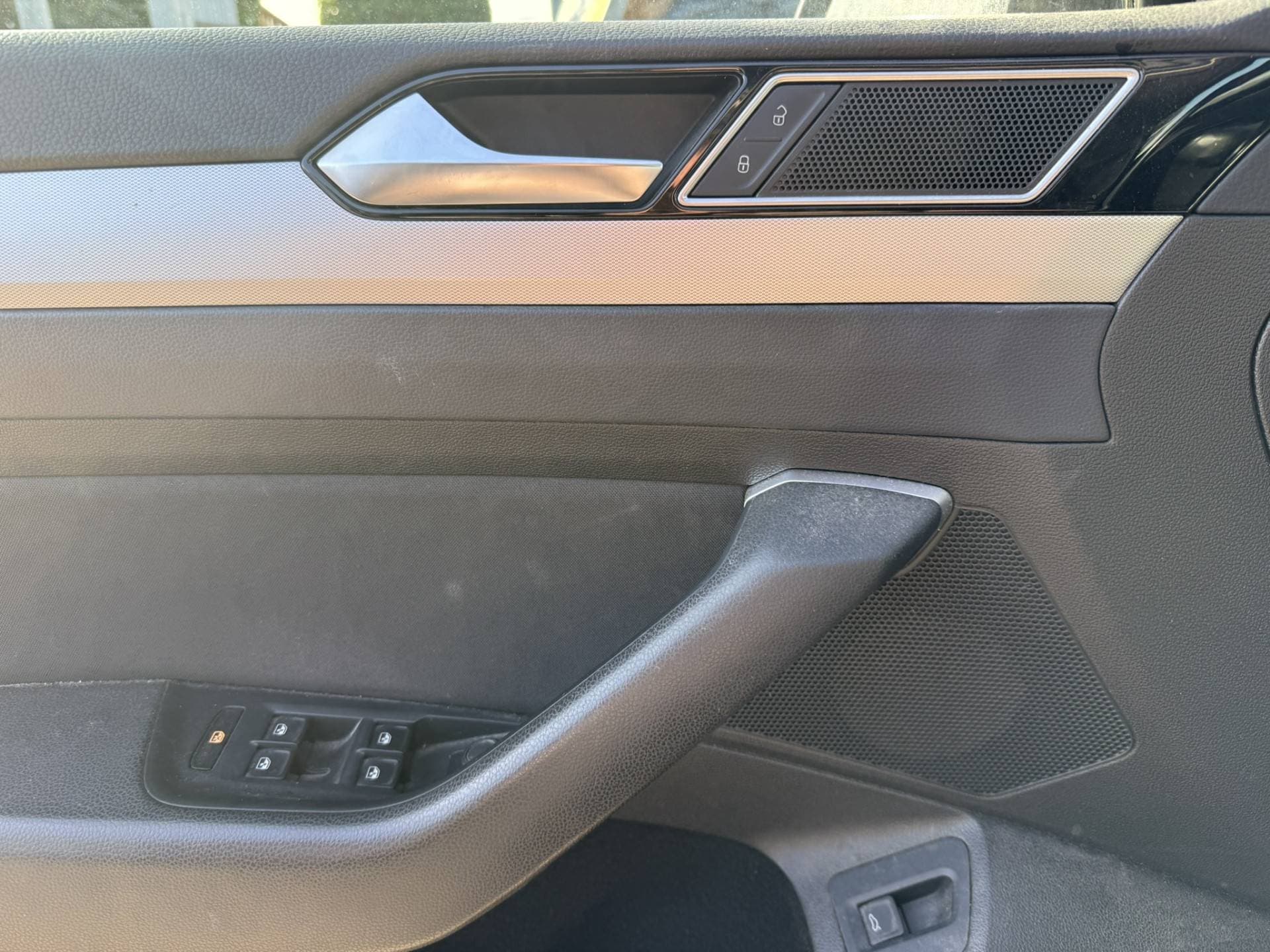 Volkswagen Passat thumbnail 14