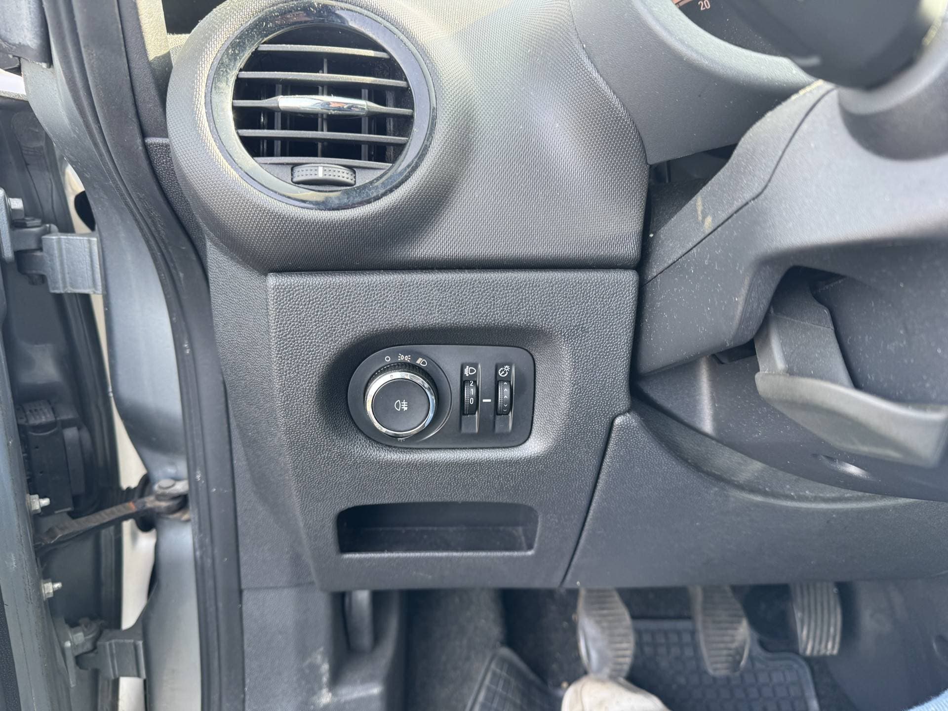 Opel Corsa thumbnail 13