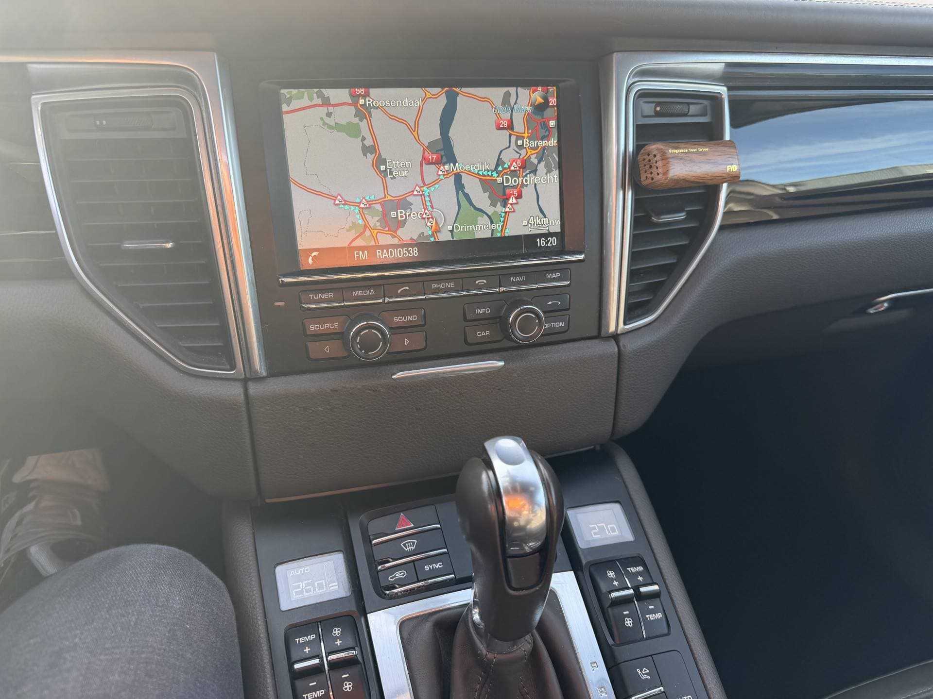 Porsche Macan thumbnail 12