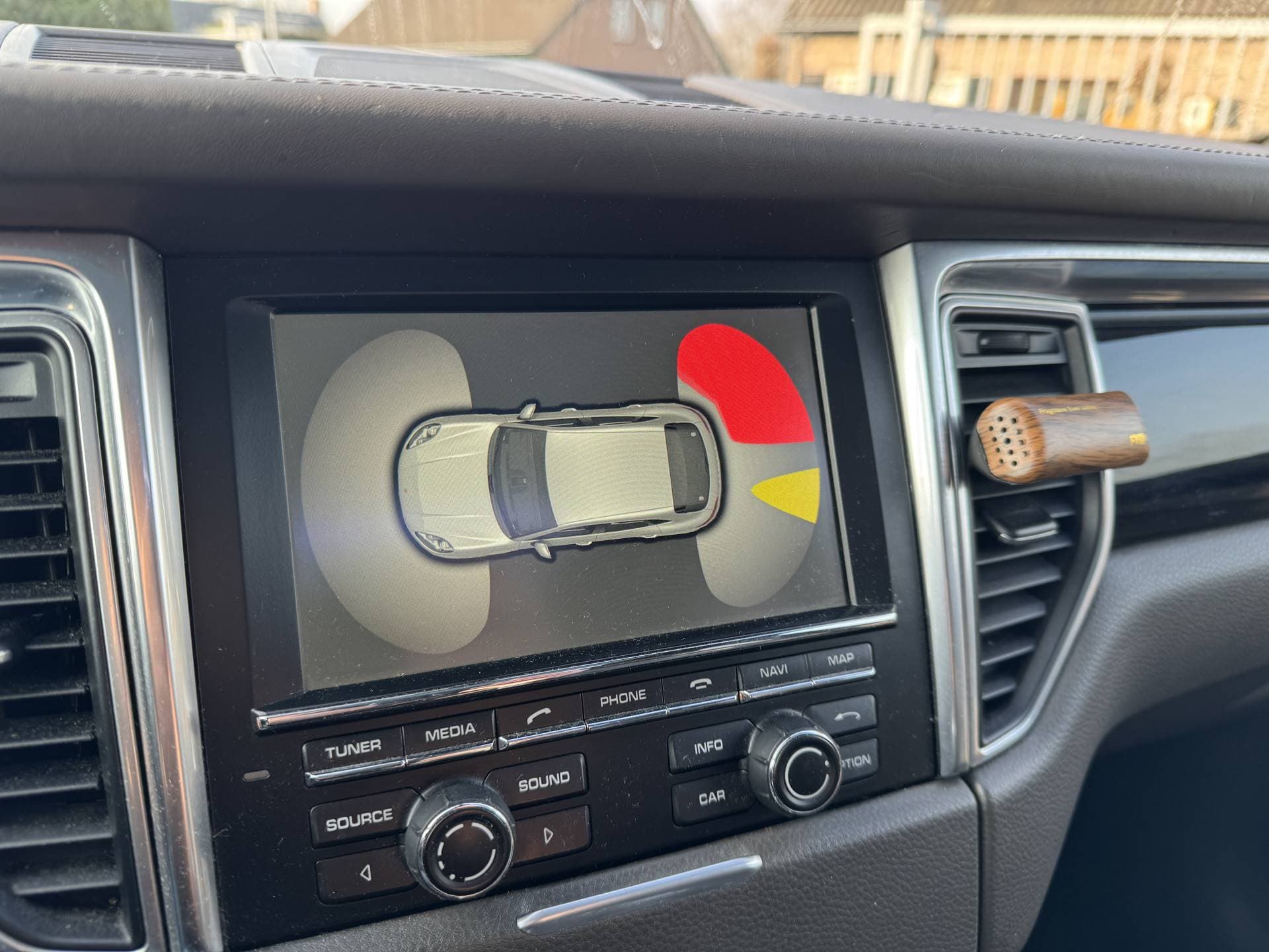 Porsche Macan thumbnail 16