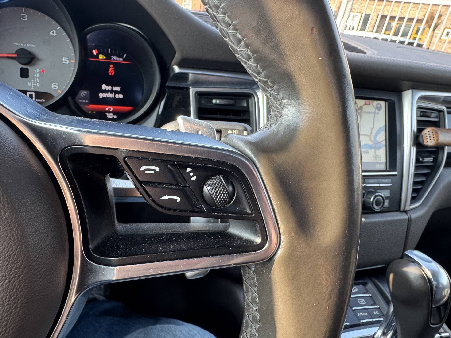 Porsche Macan thumbnail 17