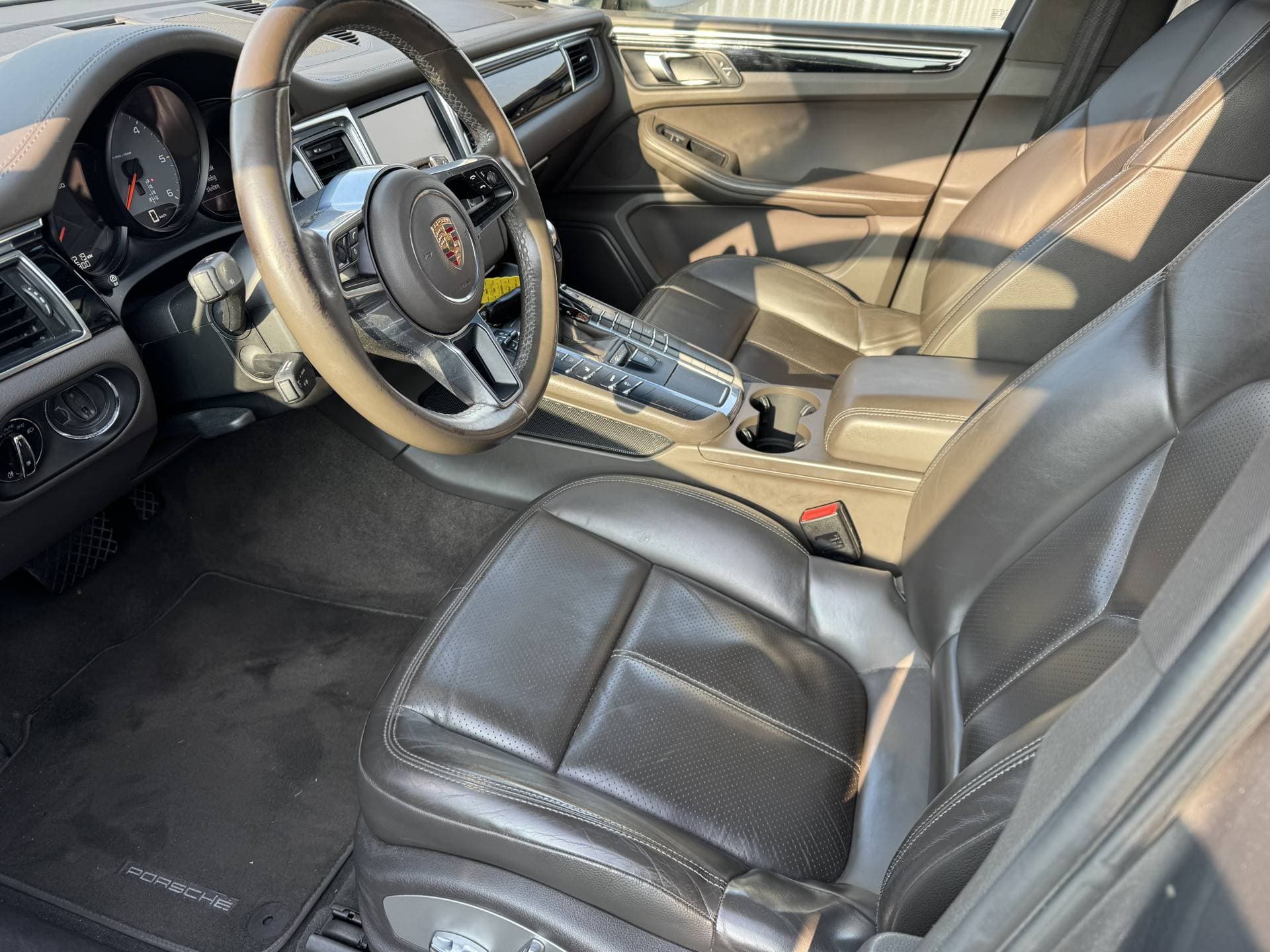 Porsche Macan thumbnail 23