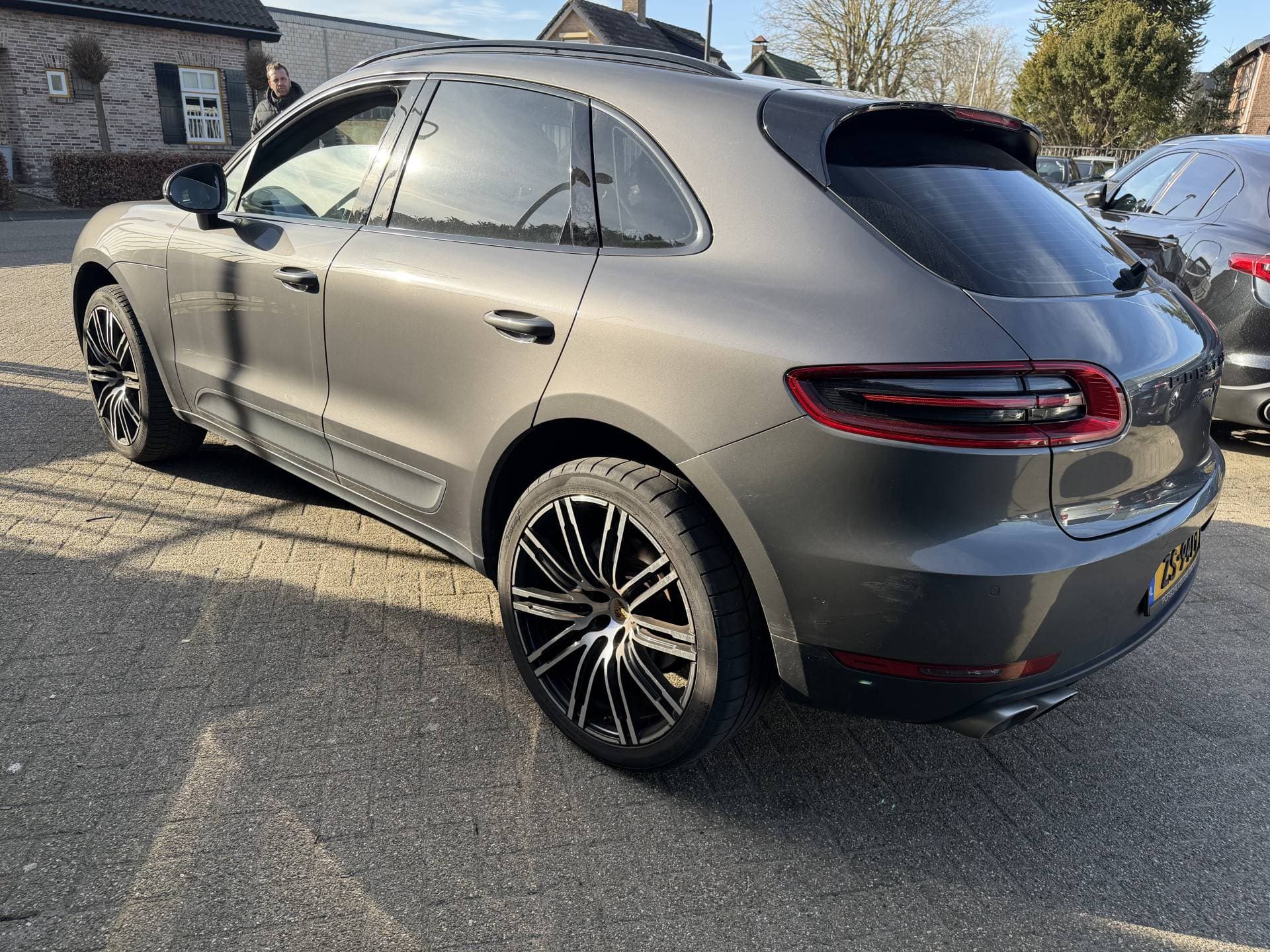 Porsche Macan thumbnail 4