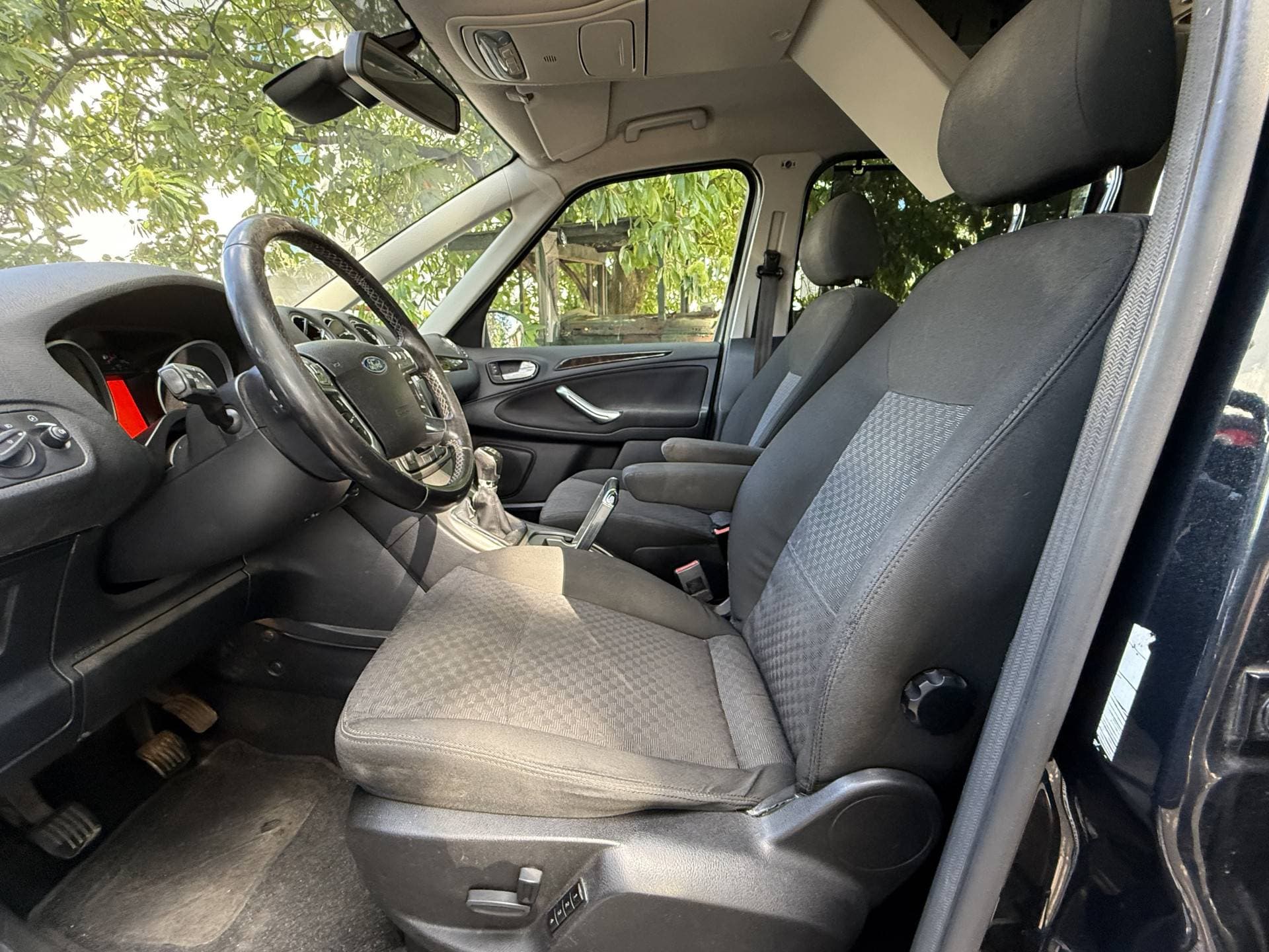 Ford Galaxy thumbnail 3