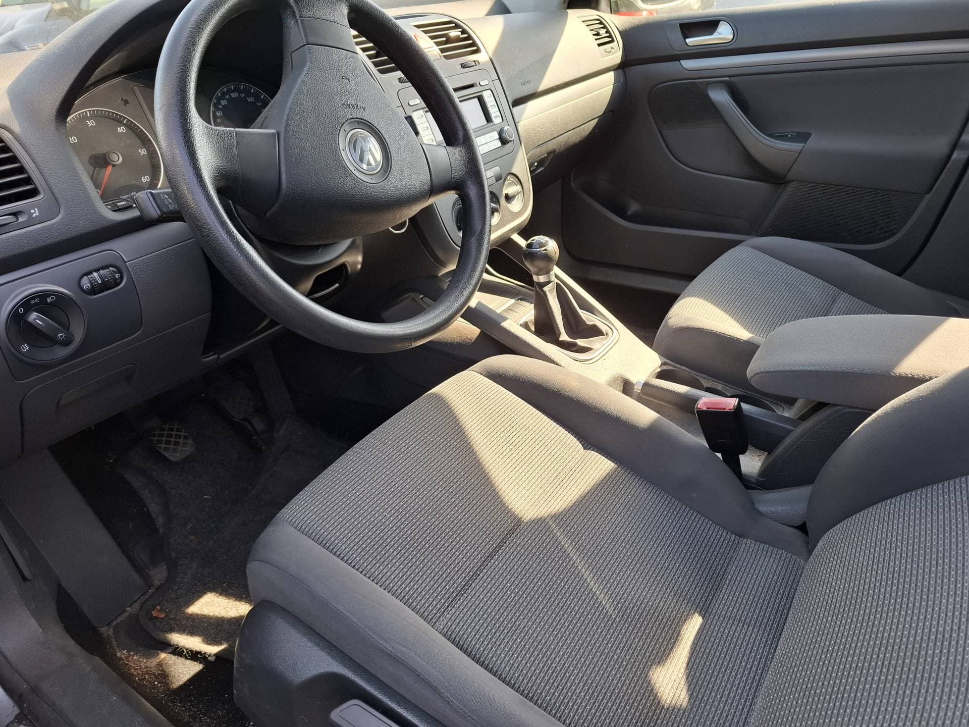 Volkswagen Golf thumbnail 2